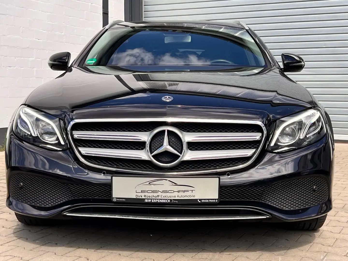Mercedes-Benz E 220 d T Avantgarde Schwarz - 1