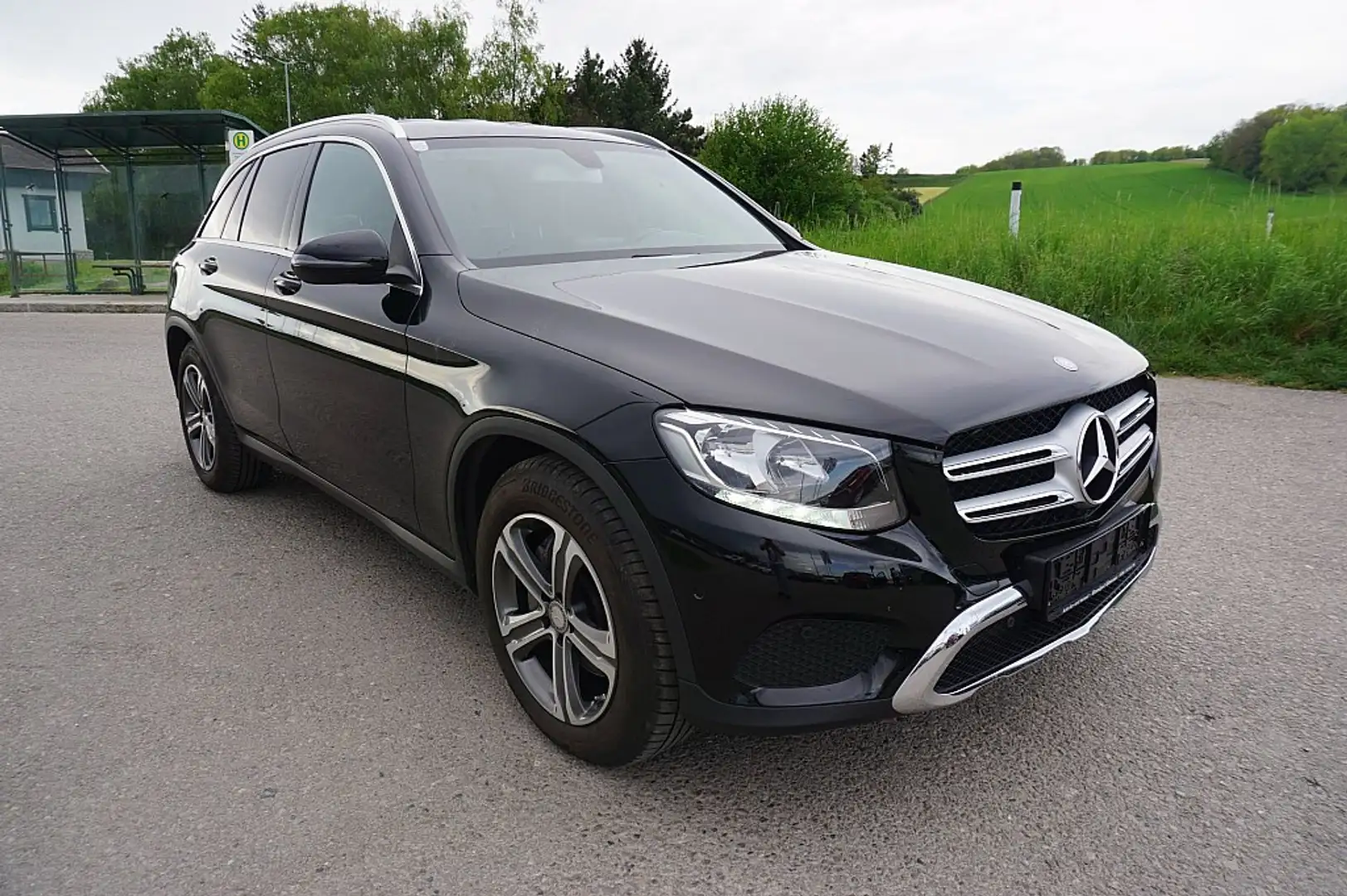 Mercedes-Benz GLC 220 d 4MATIC Aut. Negru - 2