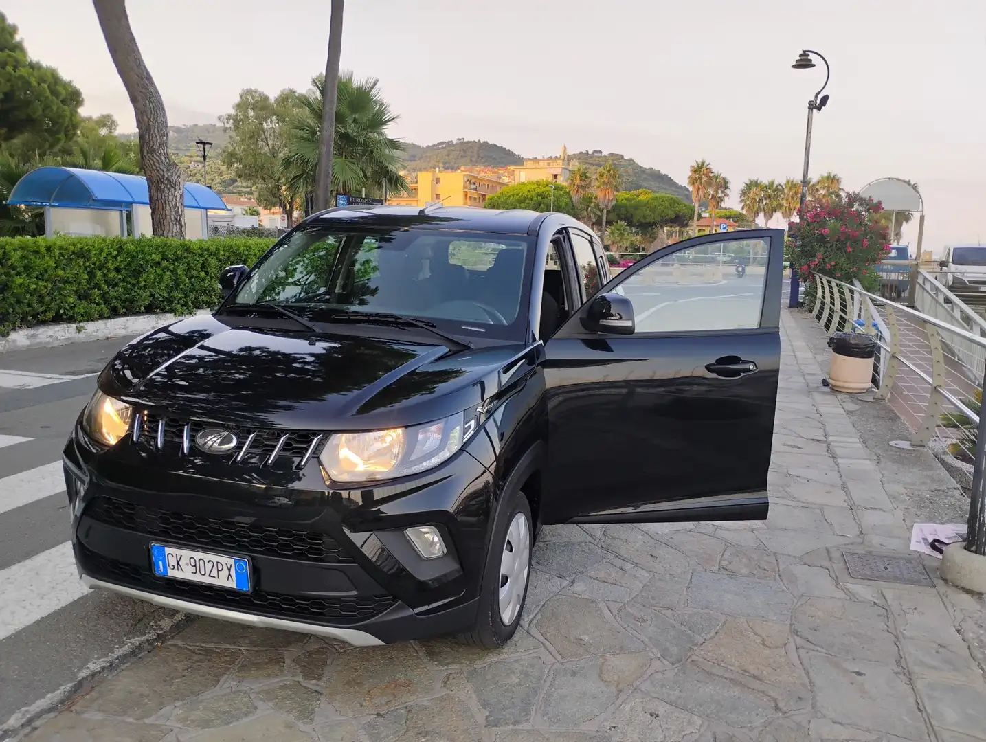 Mahindra KUV100 1.2 GPL - 1