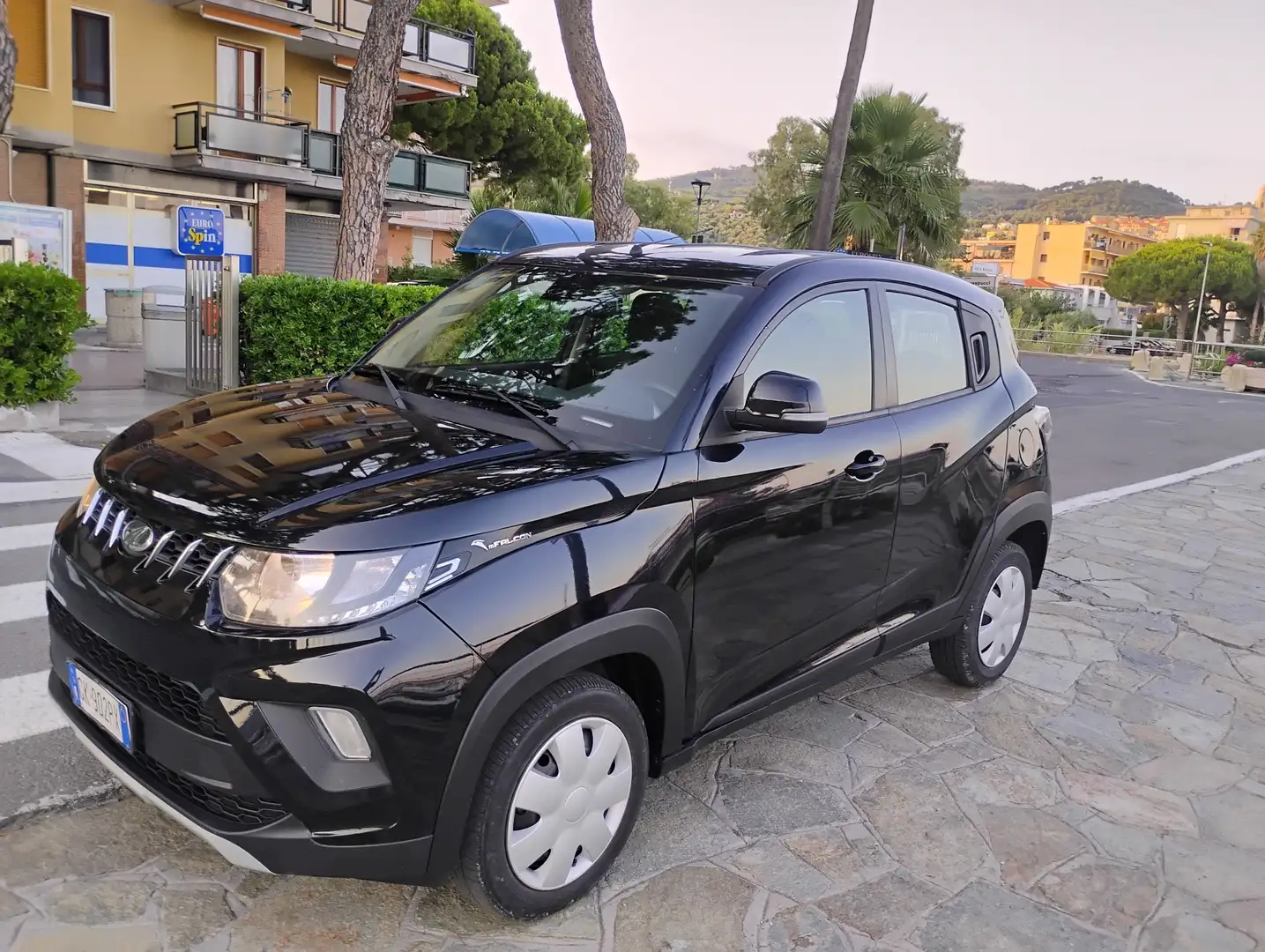 Mahindra KUV100 1.2 GPL - 2