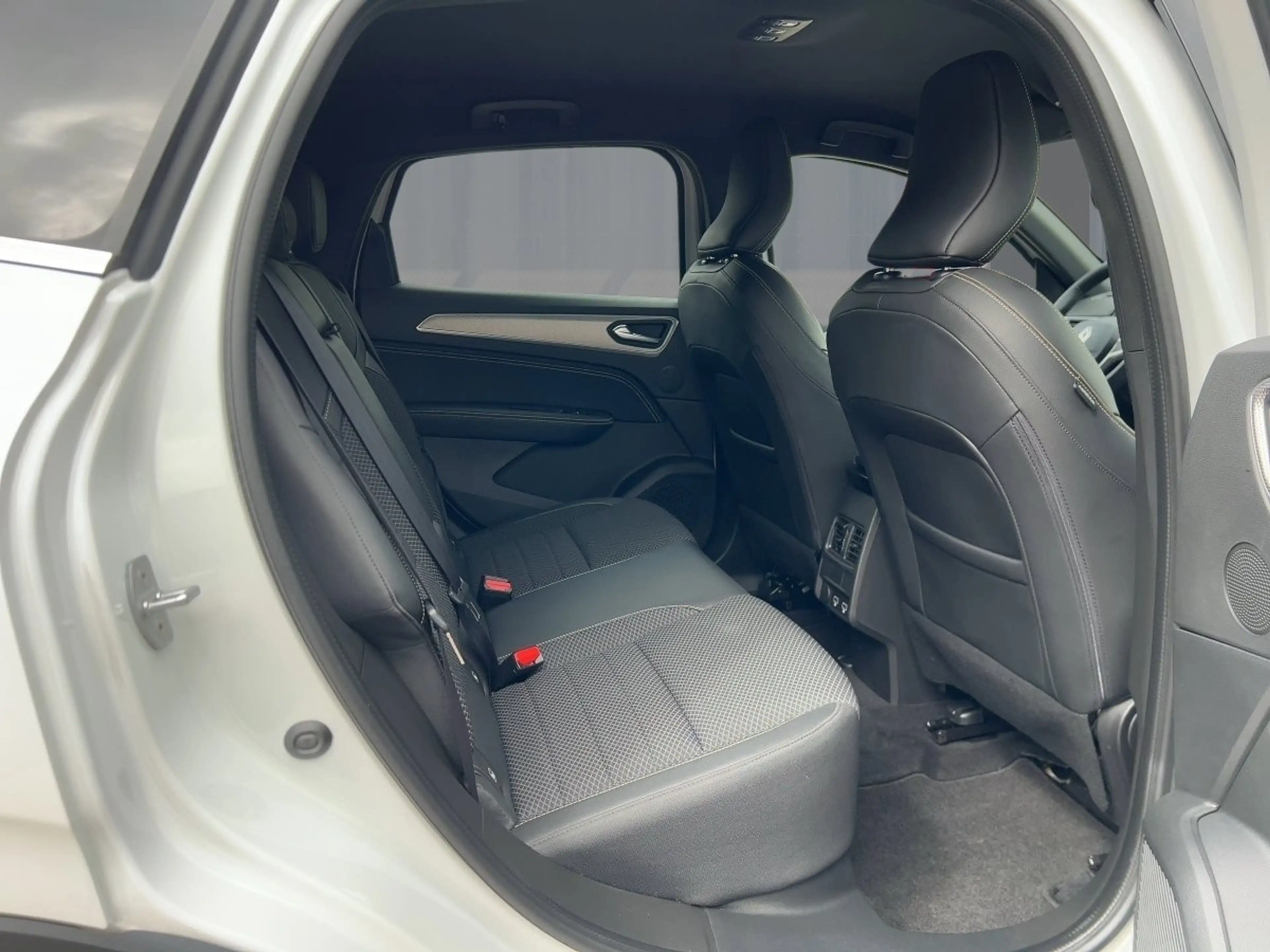 Renault Arkana 1.3 TCe 140 Mild-Hybrid Techno EU6e SHZ PDC — photo 9