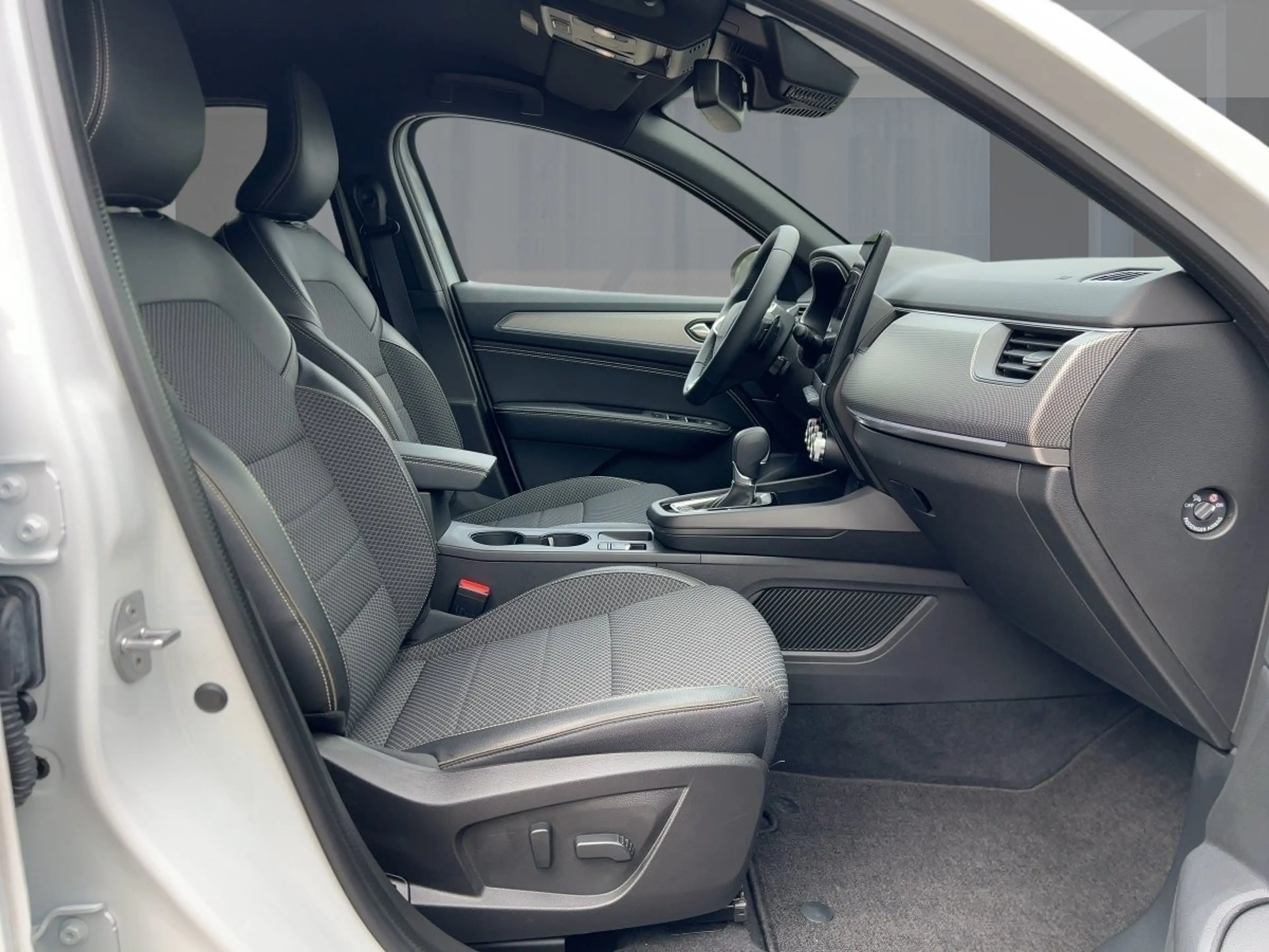 Renault Arkana 1.3 TCe 140 Mild-Hybrid Techno EU6e SHZ PDC — photo 8