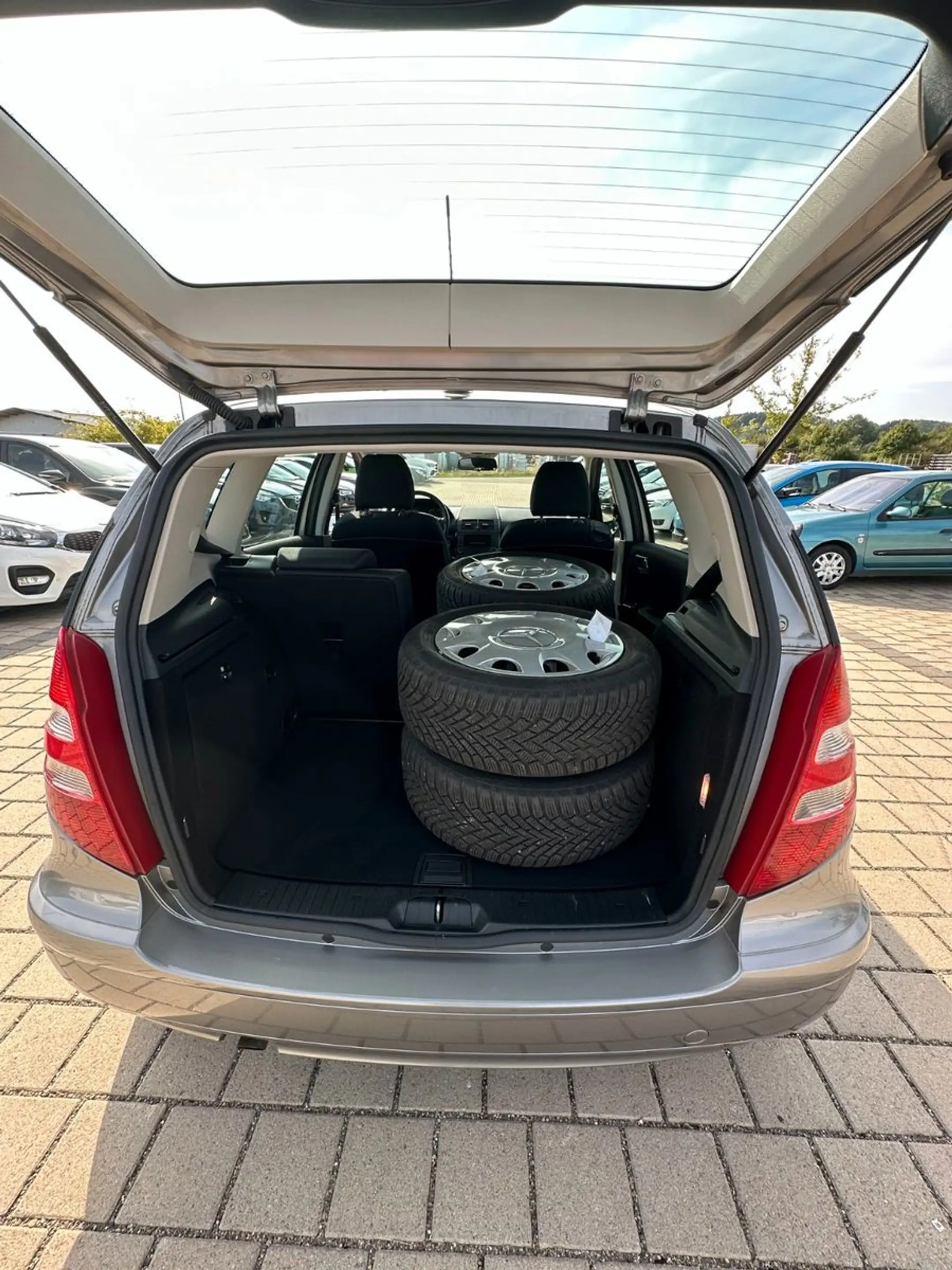 Mercedes-Benz A 200 nur 46 Tkm Tüv/Au neu — photo 15