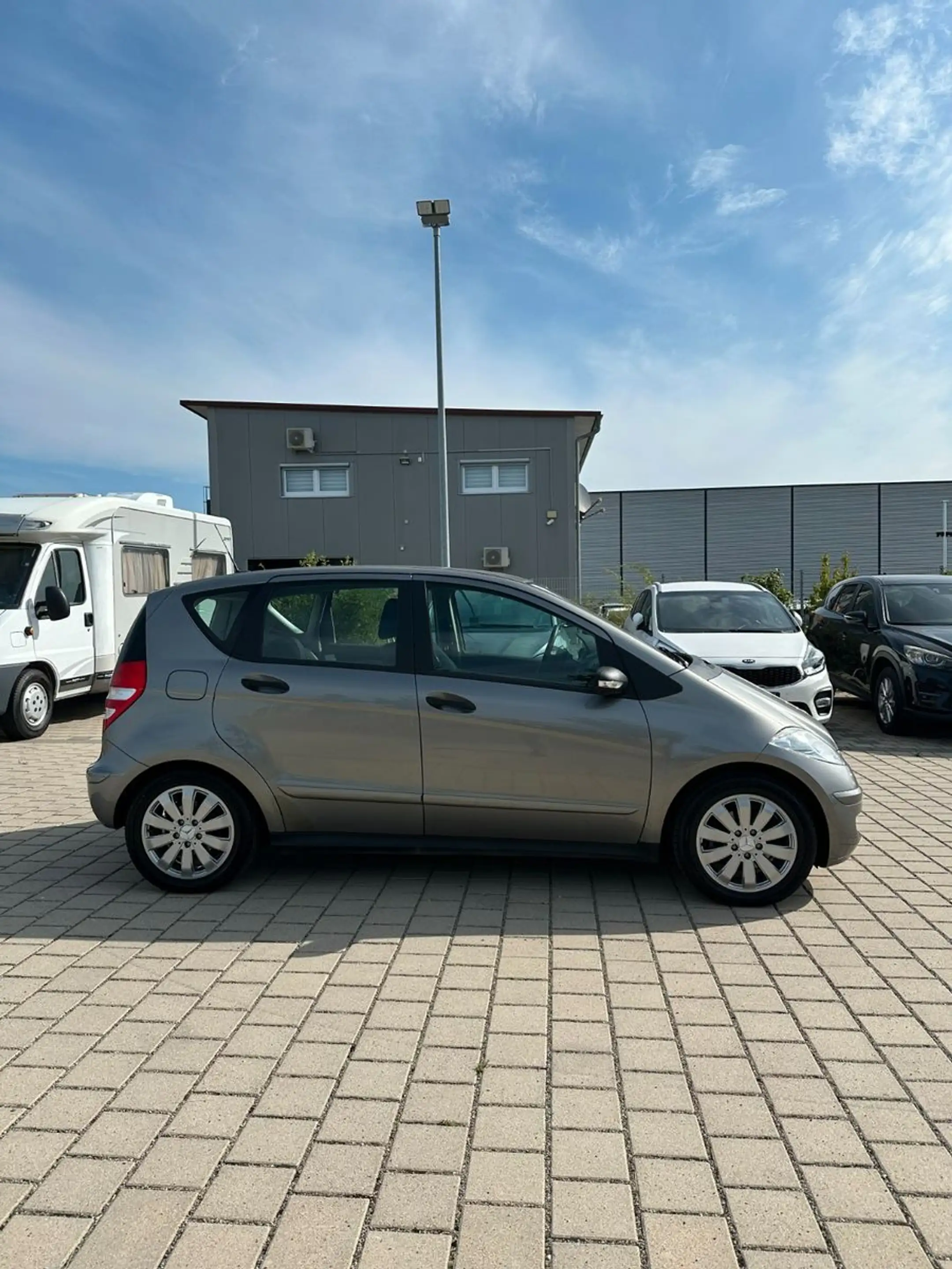 Mercedes-Benz A 200 nur 46 Tkm Tüv/Au neu — photo 2