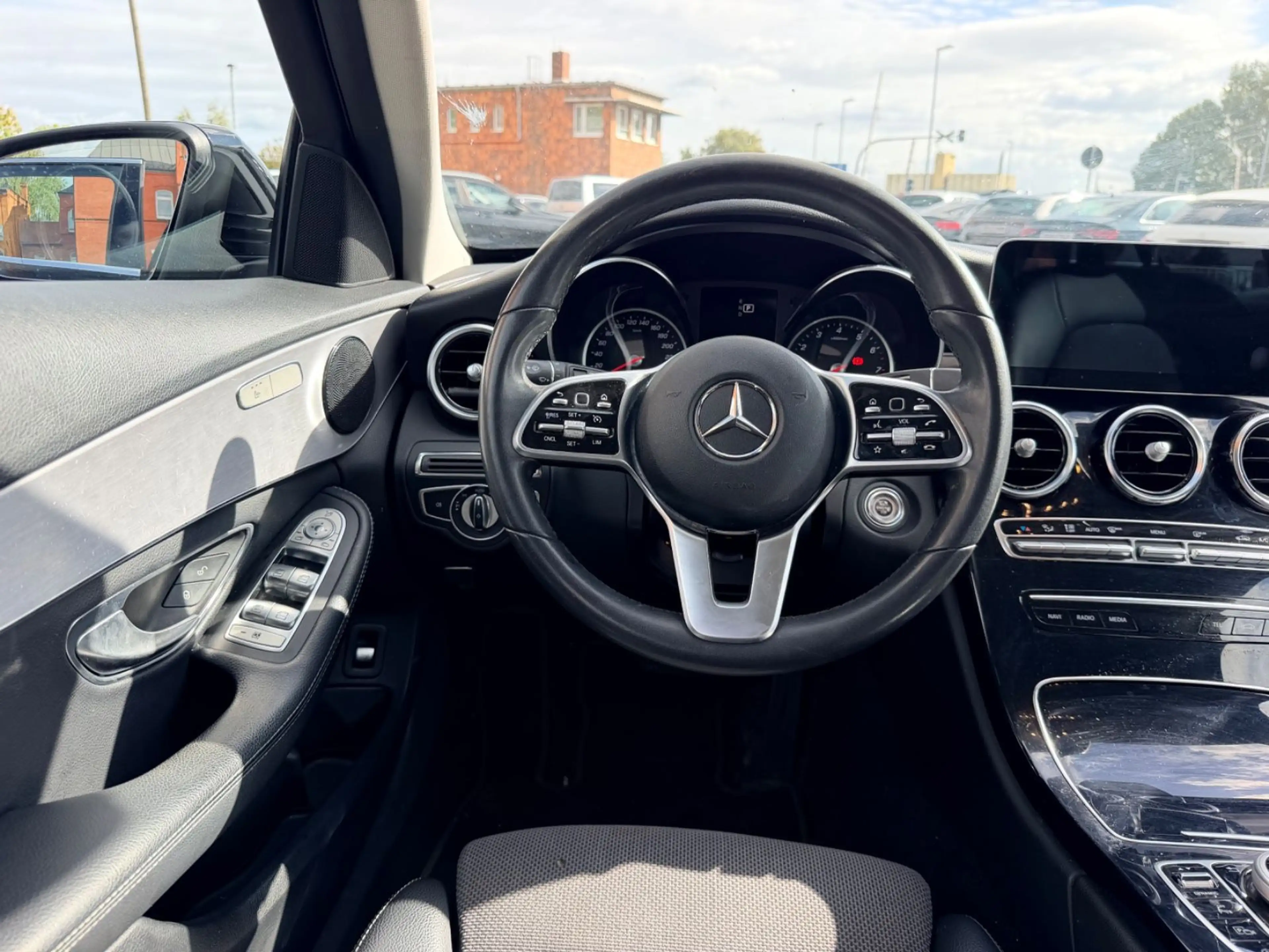 Mercedes-Benz C 180 T-Modell Avantgarde / LED / Kamera / PDC — photo 10