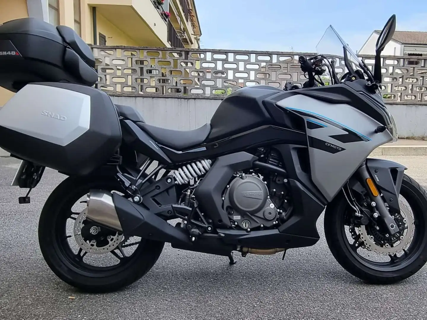 CFMOTO 650GT Grigio - 1