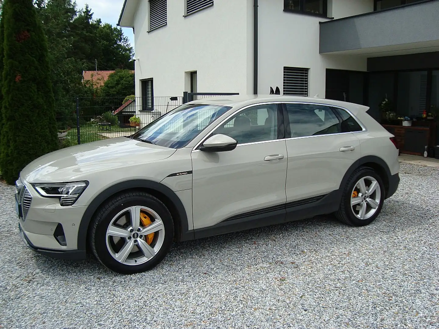 Audi e-tron 55 quattro Massage/Belüftung Garantie !! Beige - 1