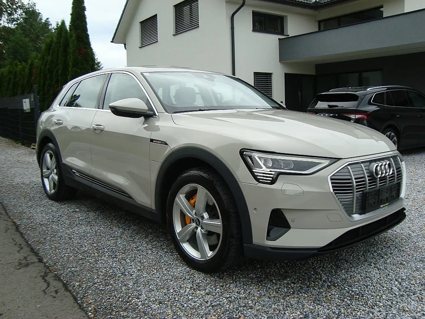 Audi e-tron 55 quattro Massage/Belüftung Garantie !! Beige - 2