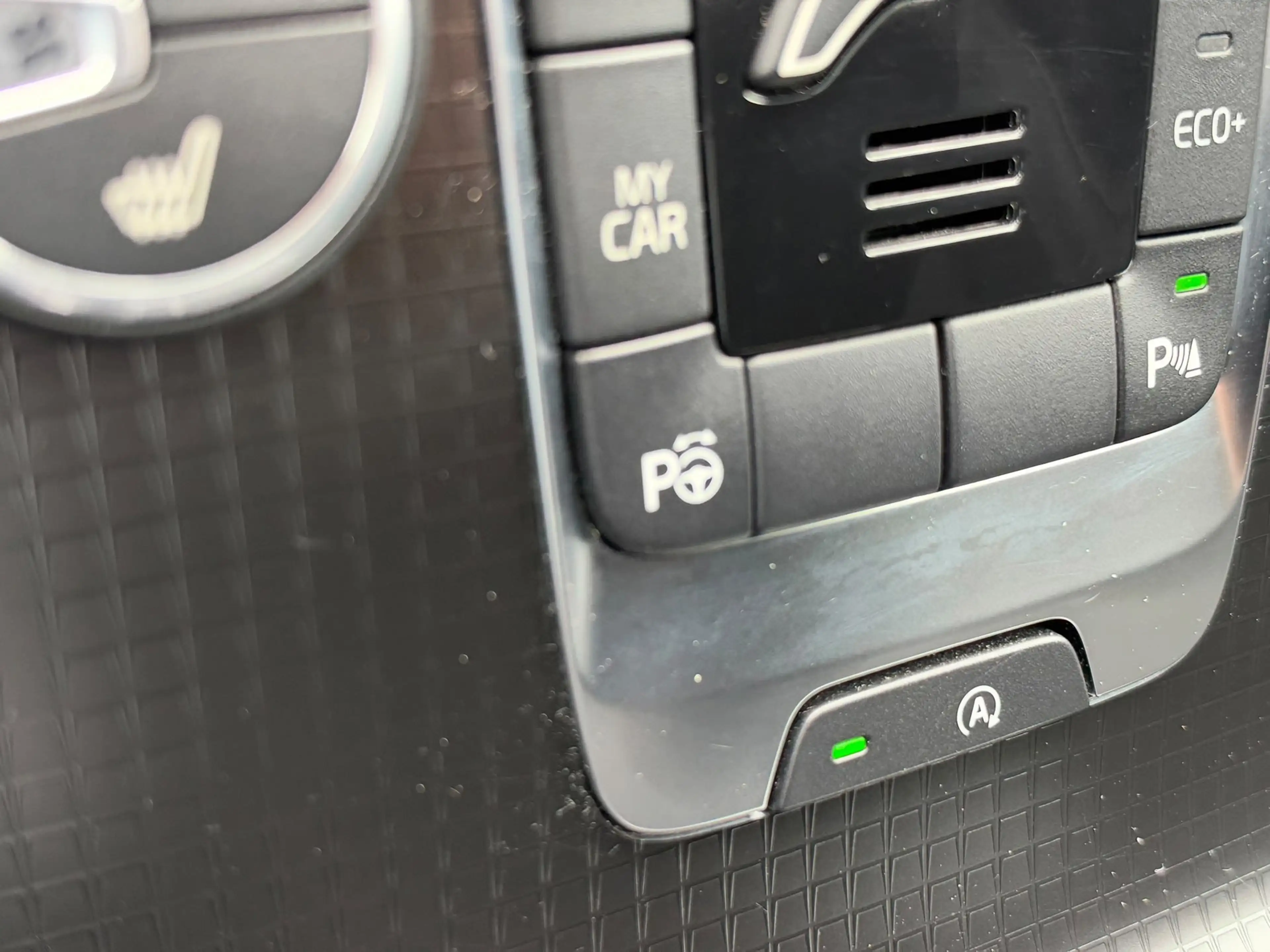 Volvo V40 1.5 T3 Polar+ Sport R-Design PANO l CAMERA l KEYLE — photo 16
