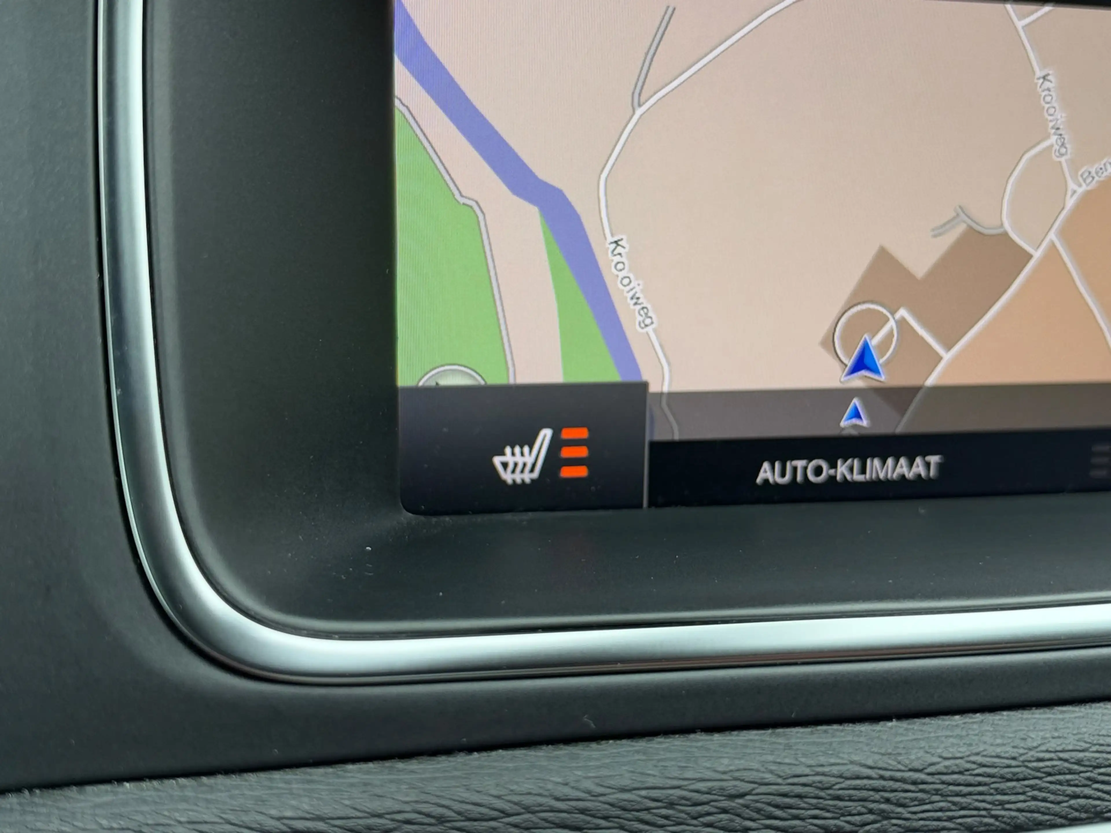 Volvo V40 1.5 T3 Polar+ Sport R-Design PANO l CAMERA l KEYLE — photo 14