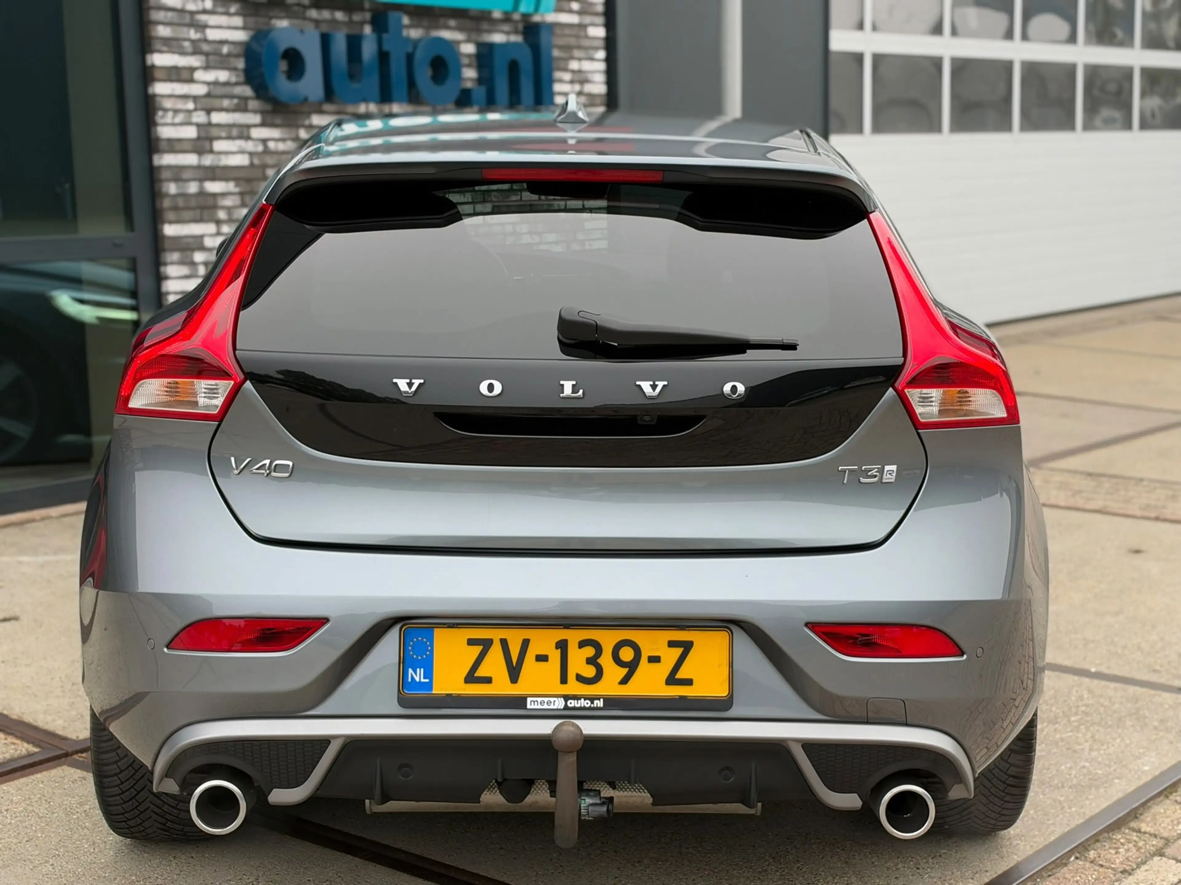 Volvo V40 1.5 T3 Polar+ Sport R-Design PANO l CAMERA l KEYLE — photo 19