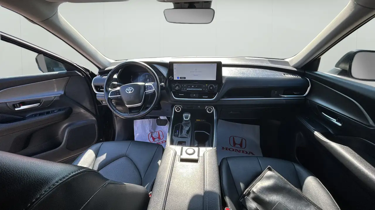 Toyota Grand Highlander снимка Toyota Grand Highlander