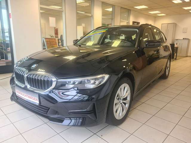 Imagine BMW 320 Touring 320 d xDrive / LED / NAVI / DIGITAL
