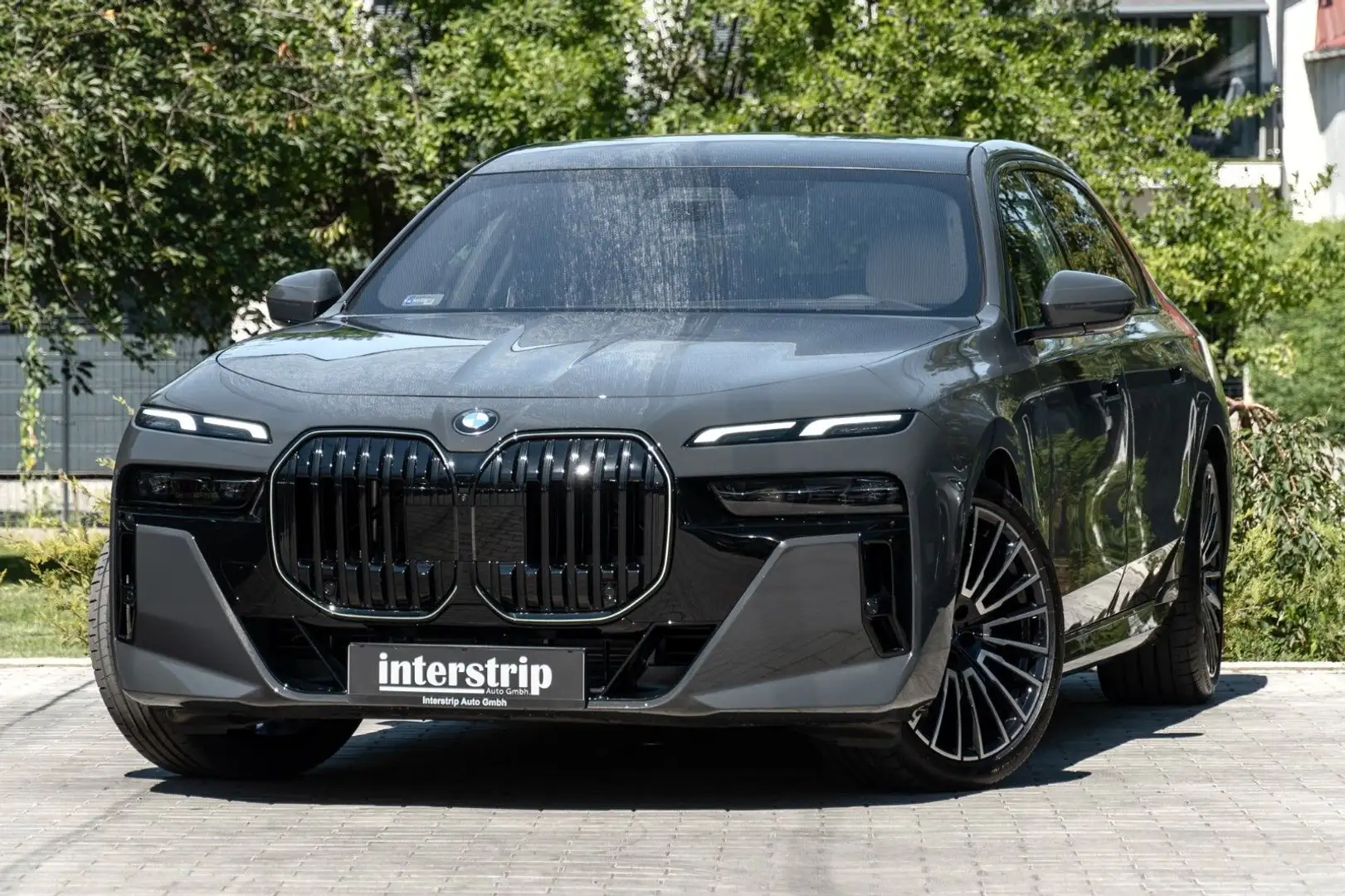 BMW 740 d M SPORT.INDIVIDUAL.MASSAGE.SOFTC.SKY.5/100 Grau - 1