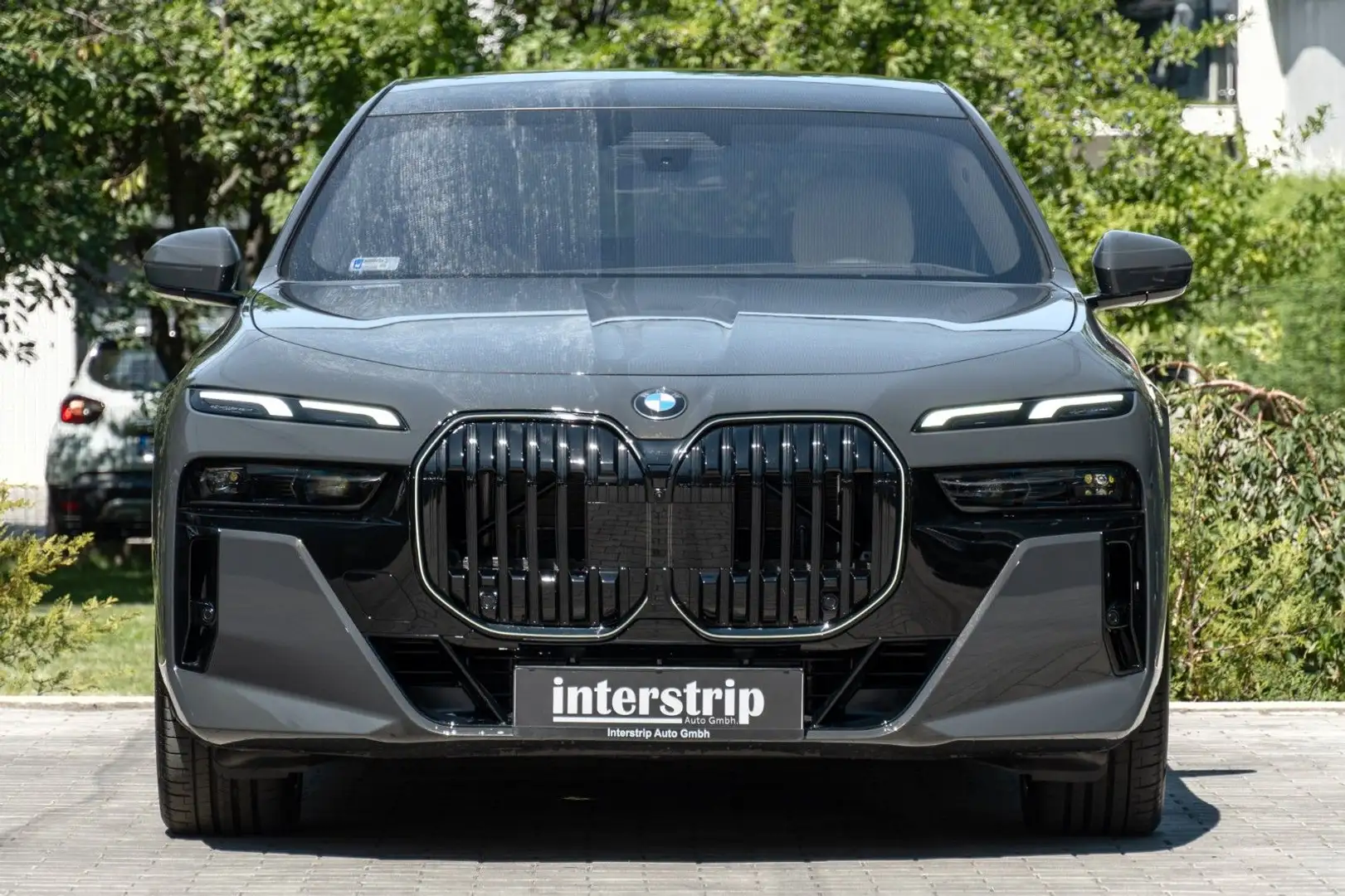 BMW 740 d M SPORT.INDIVIDUAL.MASSAGE.SOFTC.SKY.5/100 Grau - 2