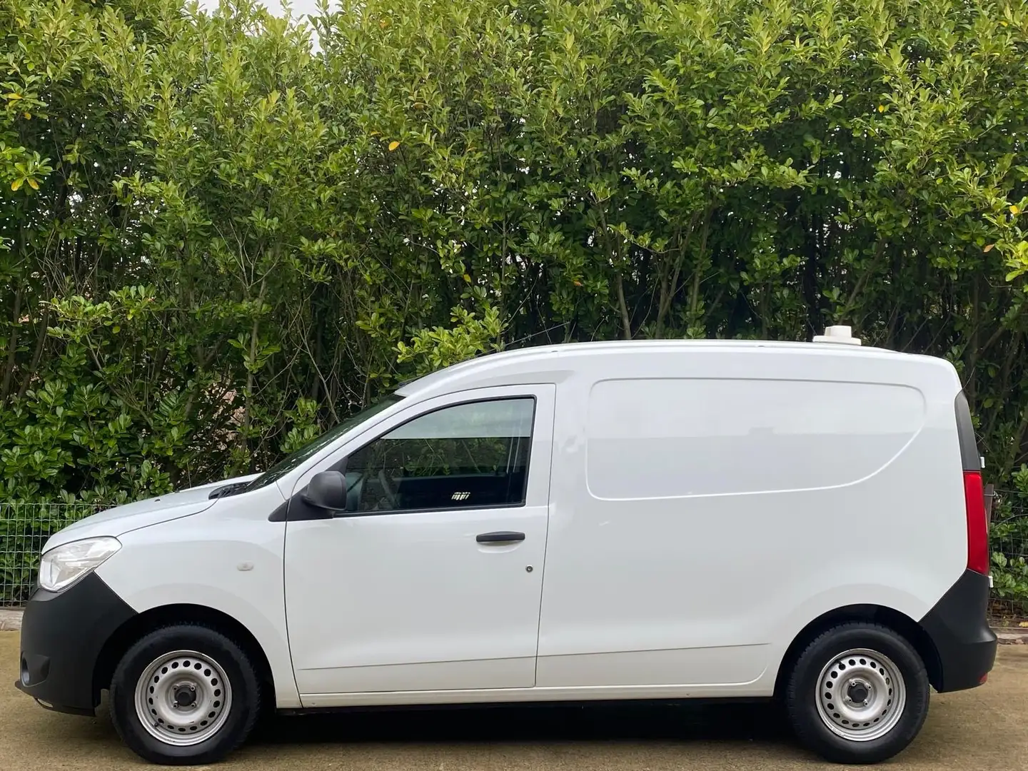 Dacia Dokker 1.5 dCi / ATT REMORQUE / FAIBLE KM / GARANTIE!!! Weiß - 2