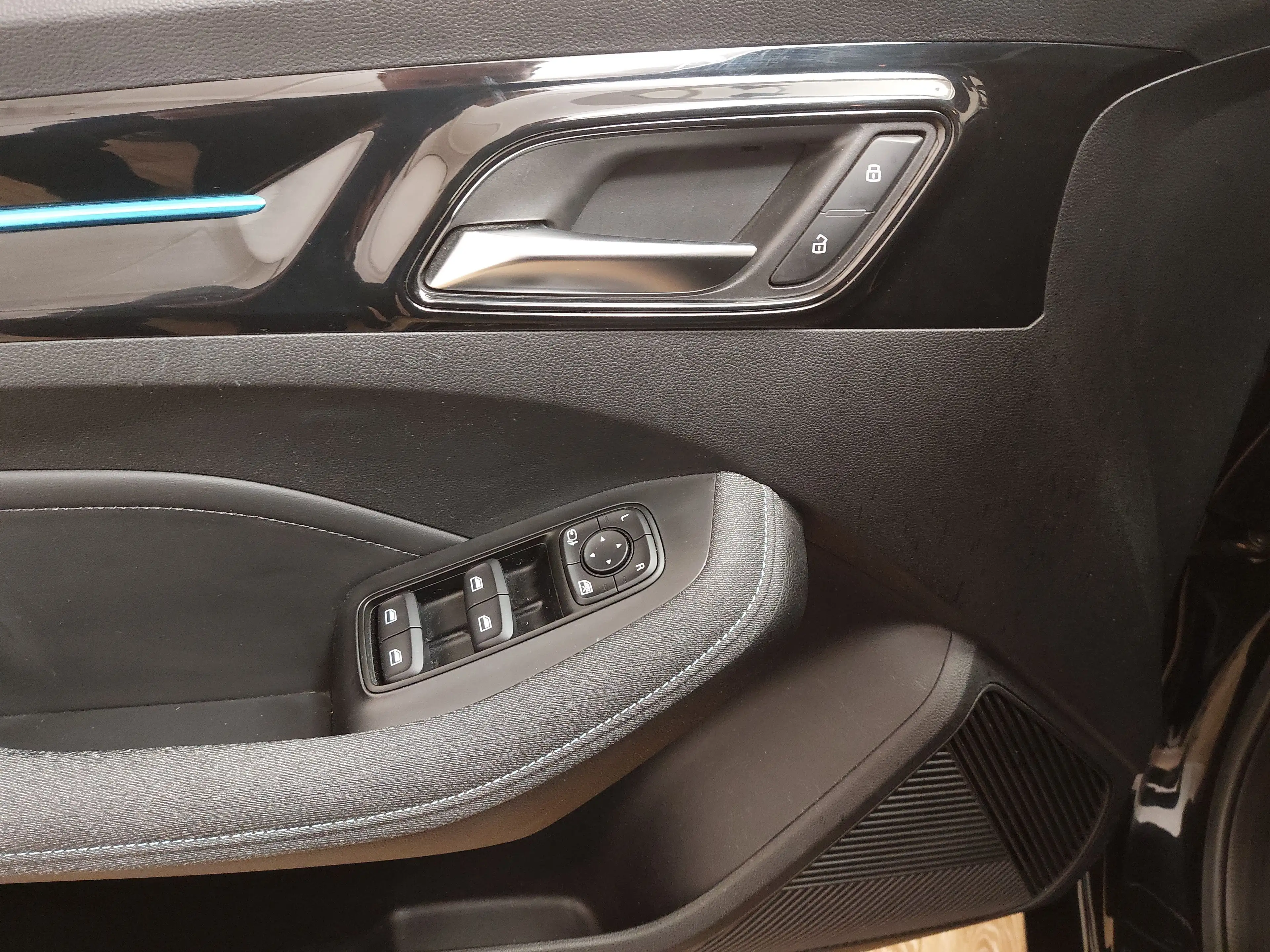 MG MG5 Electric Luxury NAVI LED LEDER SHZ PDC AHK — photo 5