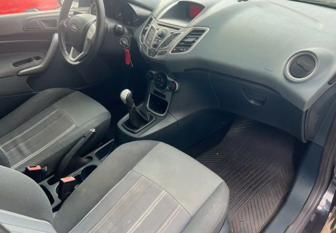 Ford Fiesta 5 portes — photo 2