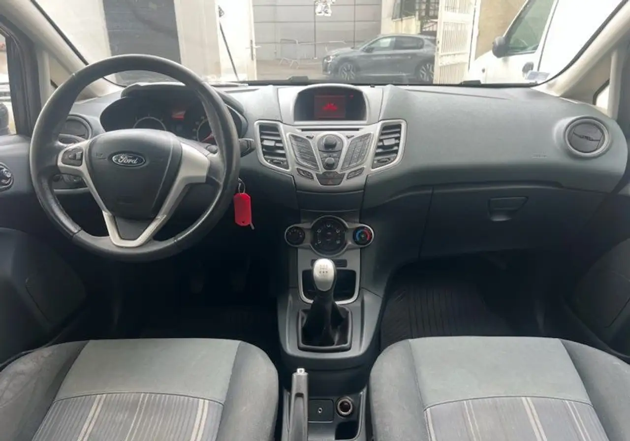 Ford Fiesta 5 portes — photo 3