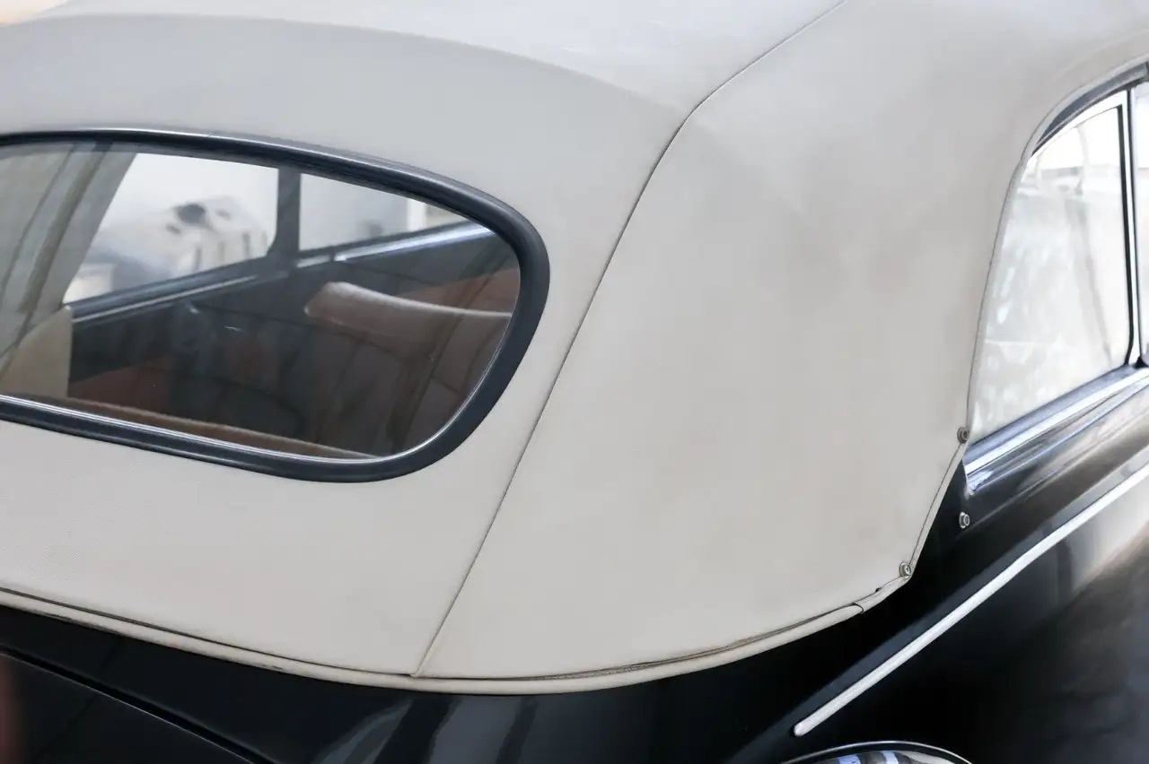 Volkswagen Maggiolino 1303 Cabriolet, foto 12