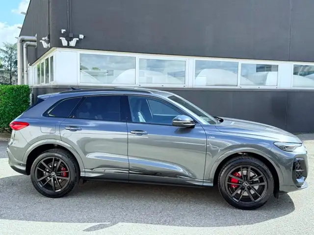 Audi Q5 view 5