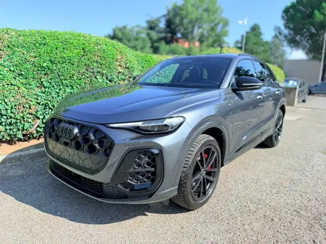 Audi Q5 view 2