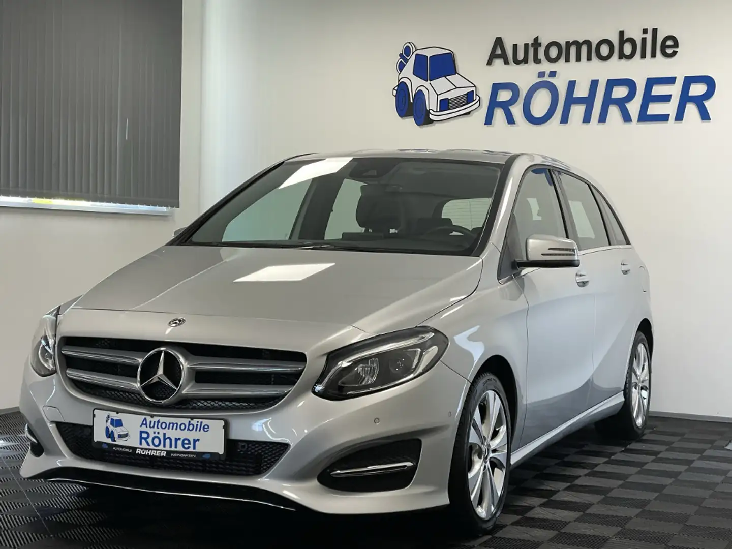 Mercedes-Benz B 200 7G-DCT BlueEff. Urban Style Edition LED Silber - 1