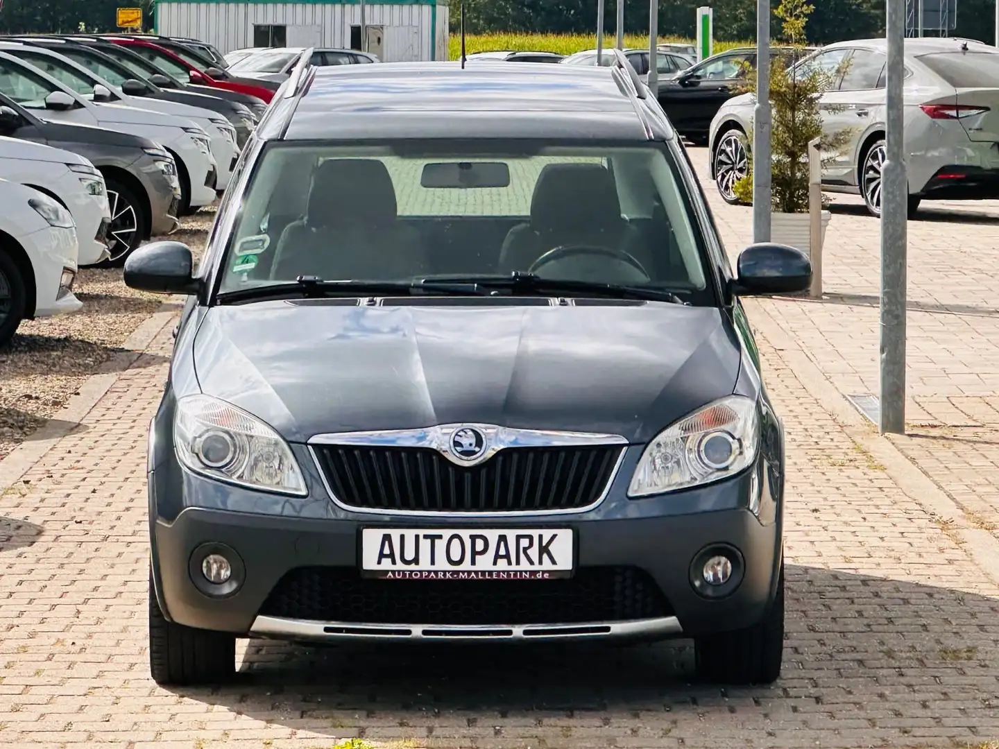 Skoda Roomster Scout Plus Edition *PANORAMA*SHZ*PDC* Grau - 2
