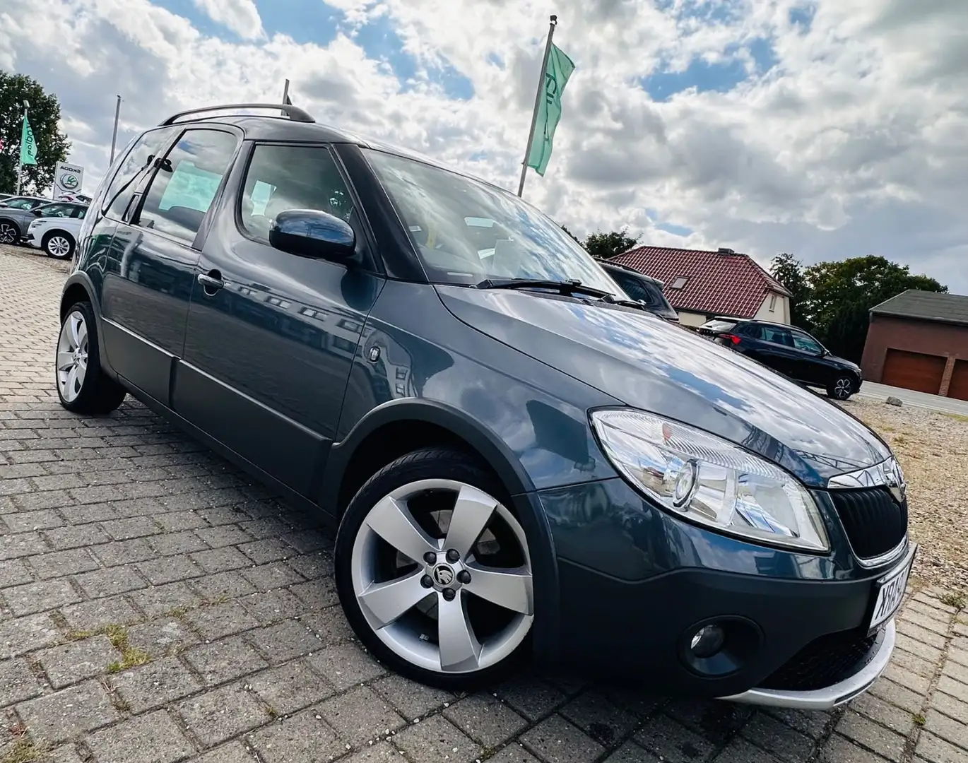 Skoda Roomster Scout Plus Edition *PANORAMA*SHZ*PDC* Grau - 1