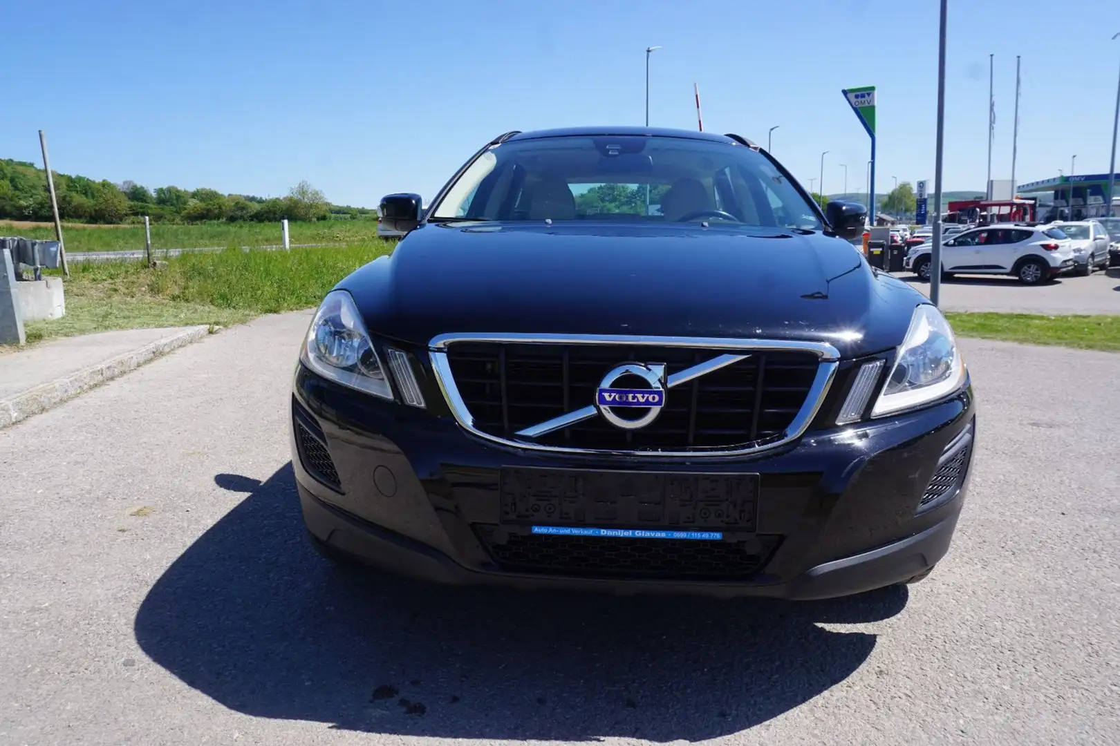 Volvo XC60 FWD Kinetic Drive Schwarz - 1
