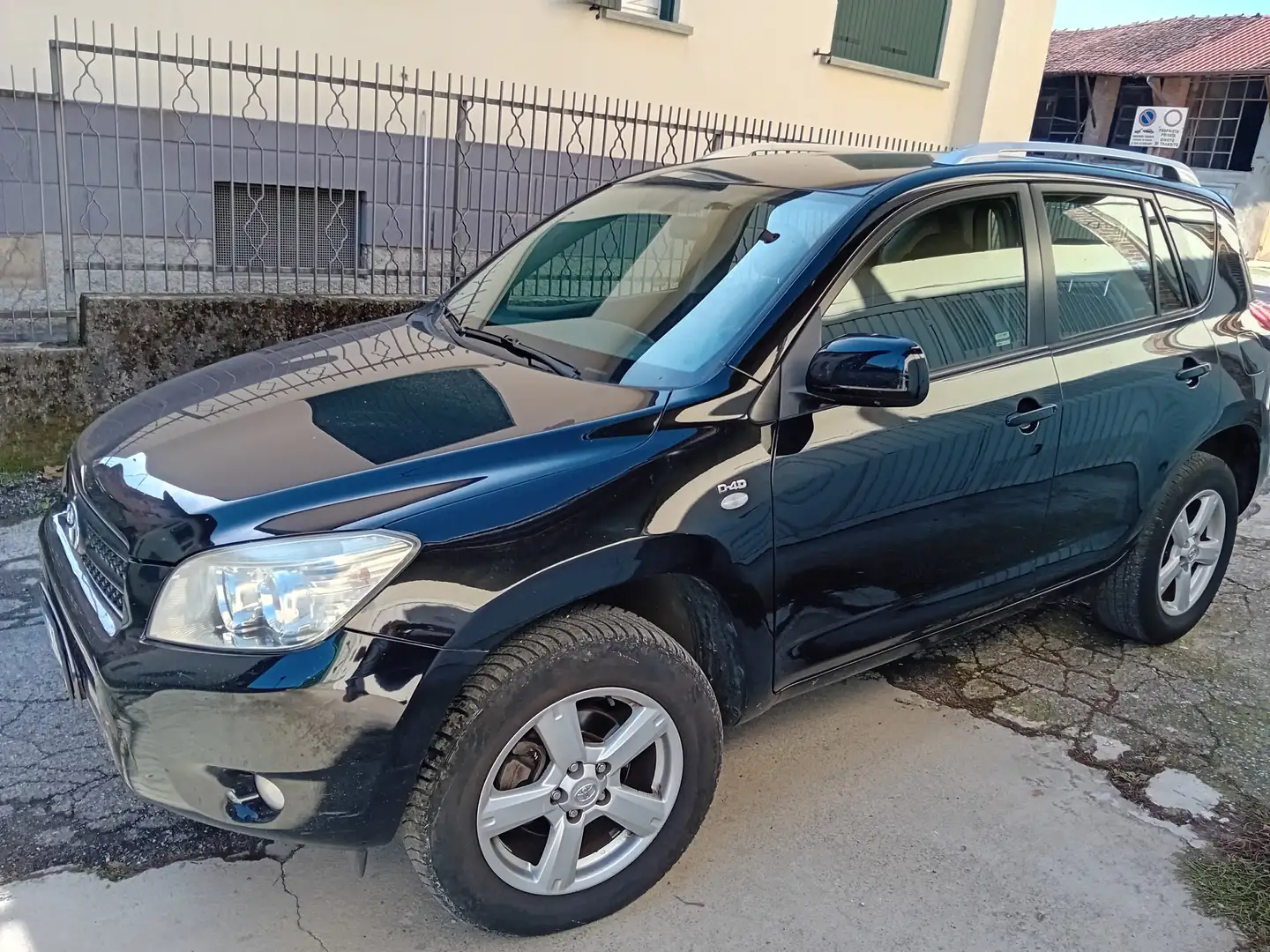 Toyota RAV 4 2.2 d-4d Lux 136cv 4x4 Originale Unico guidatore Czarny - 1