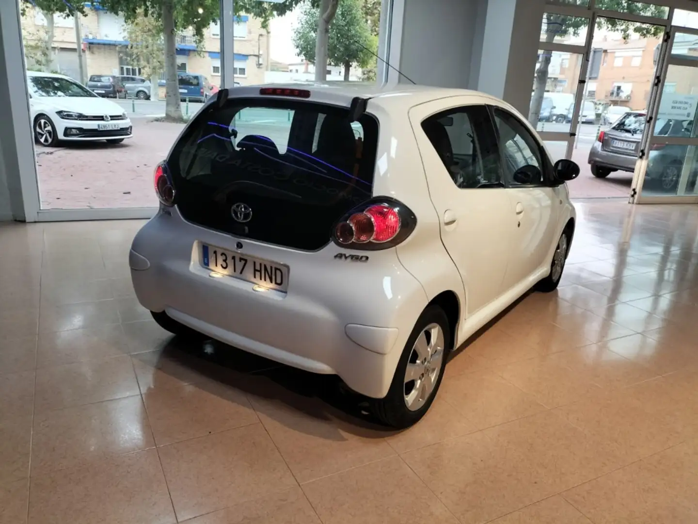 Toyota Aygo 1.0 VVT-i City Wit - 2