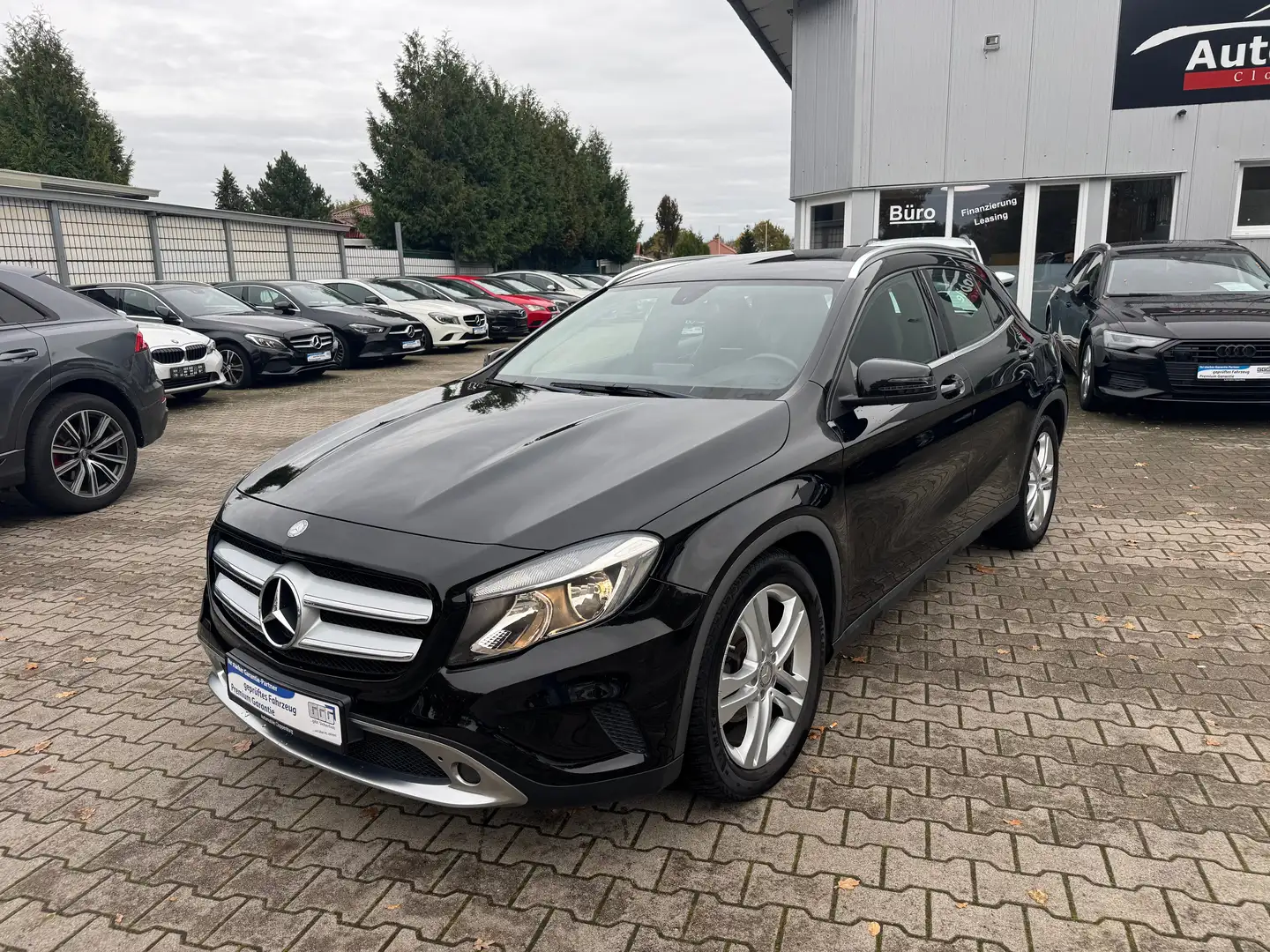 Mercedes-Benz GLA 220 CDI / d 4Matic 7G-DCT *Finanzierung möglich Schwarz - 1