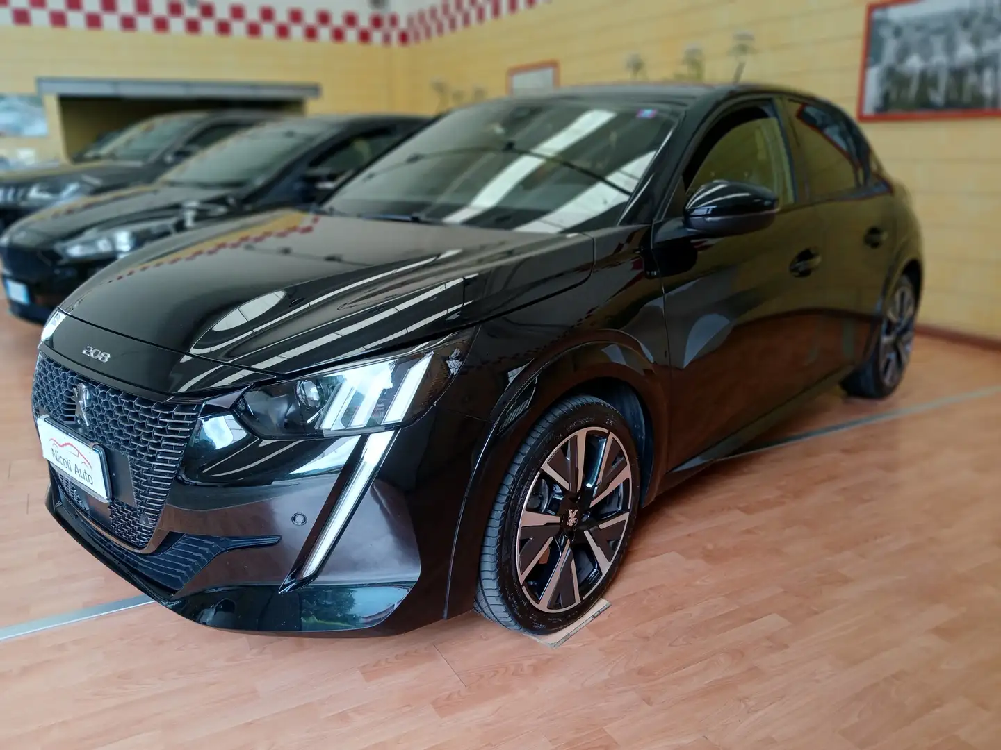 Peugeot 208 208 1.2 puretech GT Line Zwart - 1