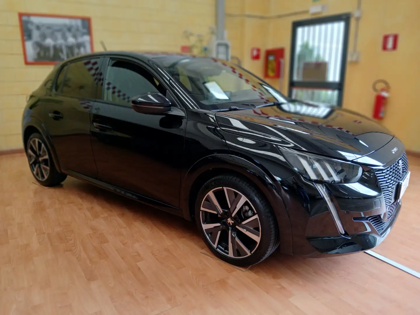 Peugeot 208 208 1.2 puretech GT Line Zwart - 2