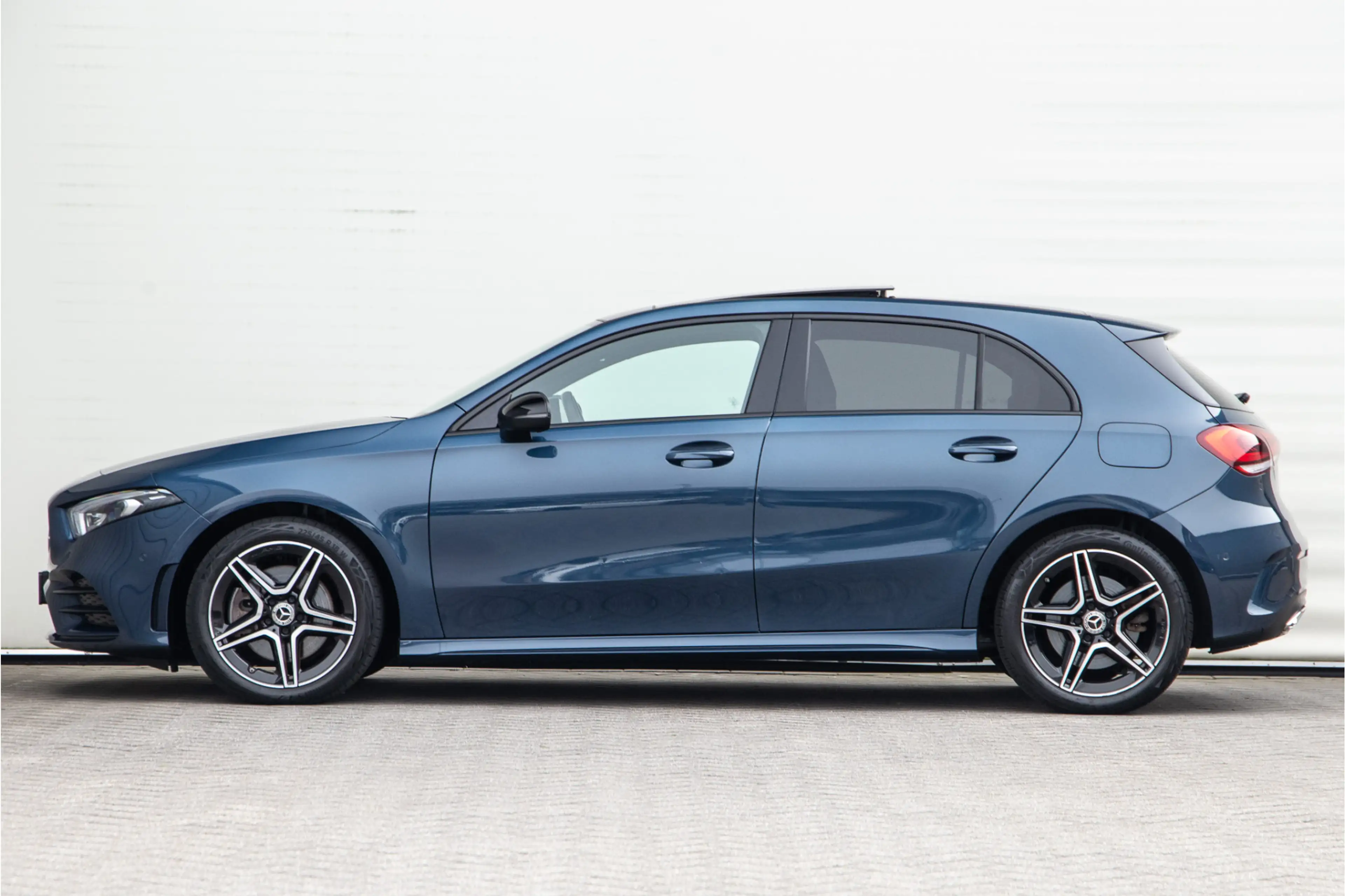 Mercedes-Benz A 250 e AMG Nightpakket, Pano, Widescreen, Distronic, Sf — photo 4