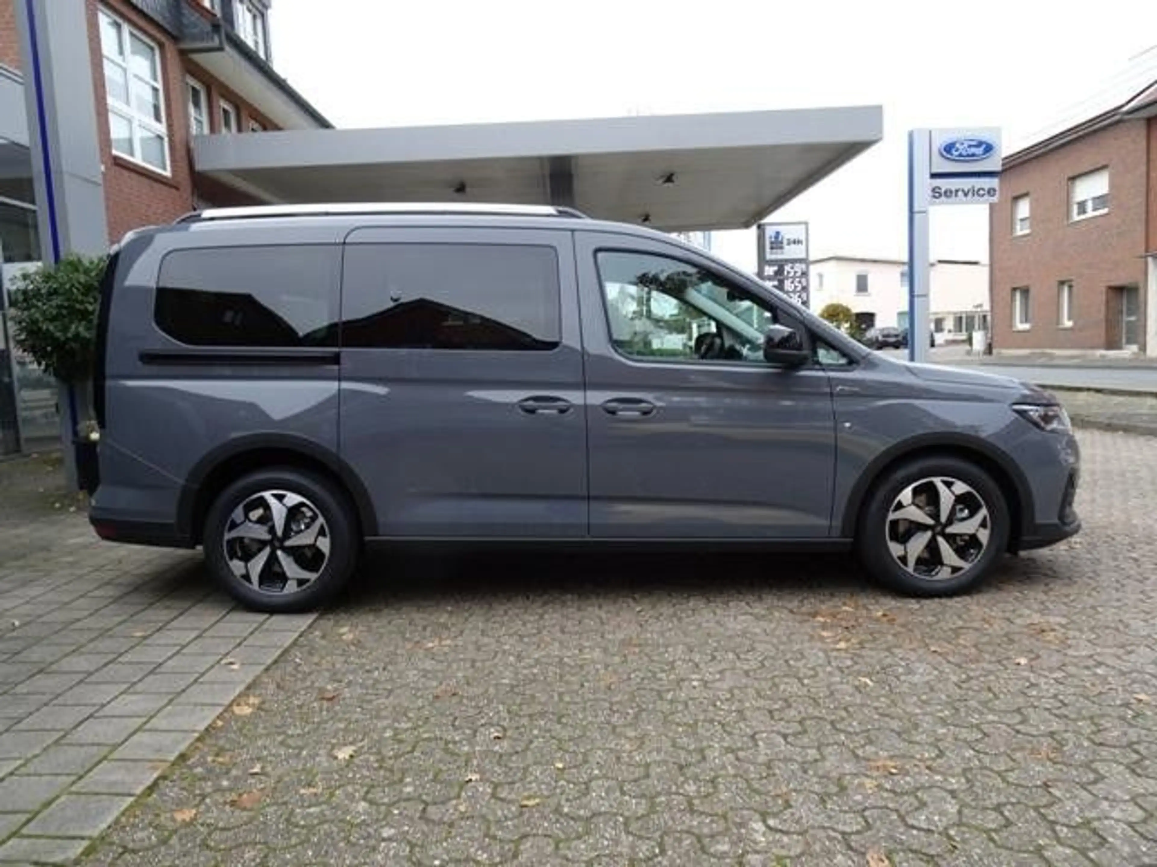 Ford Grand Tourneo Connect Active — photo 8