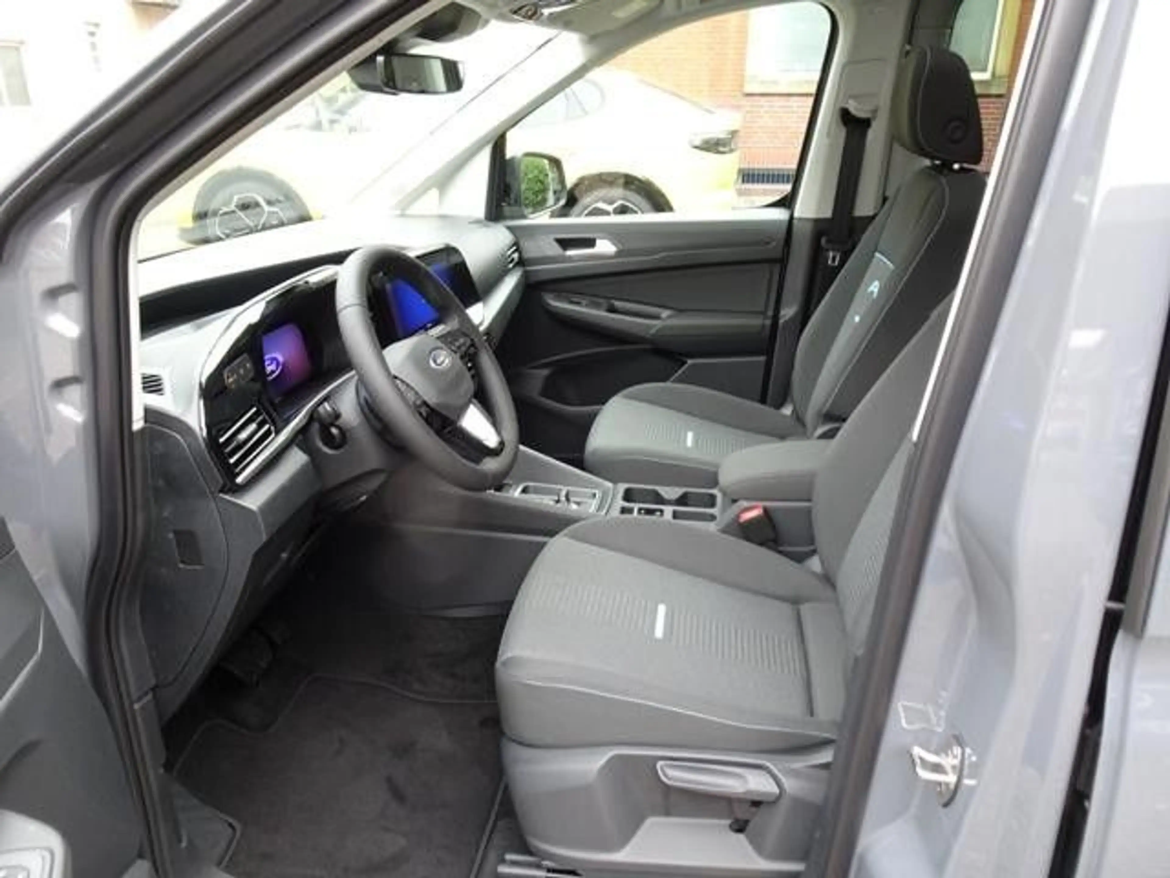 Ford Grand Tourneo Connect Active — photo 11