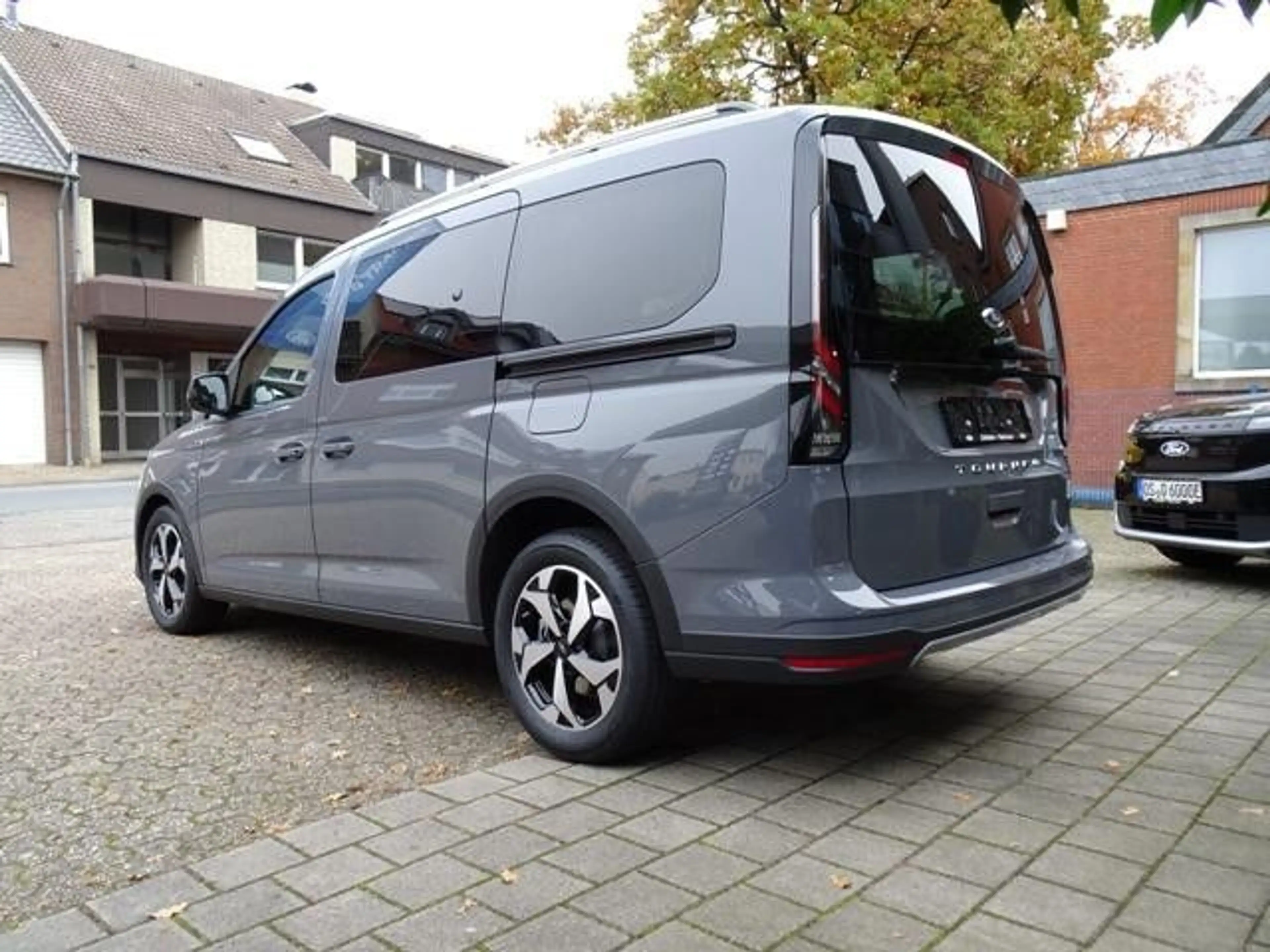 Ford Grand Tourneo Connect Active — photo 6