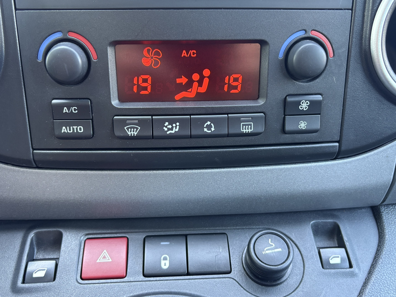 Peugeot Partner Tepee 1.2 PureTech Allure | Navi | Carplay | PDC | — photo 17