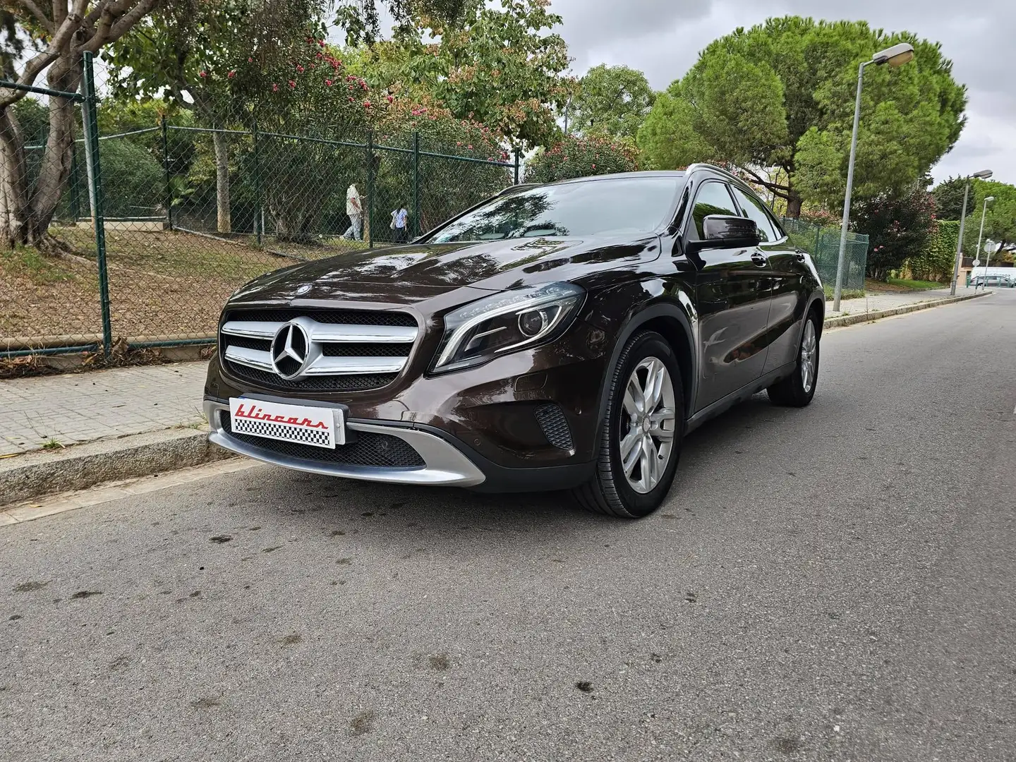 Mercedes-Benz GLA 200 GLA 200CDI Edition 1 7G-DCT Edition 1 Marrón - 2