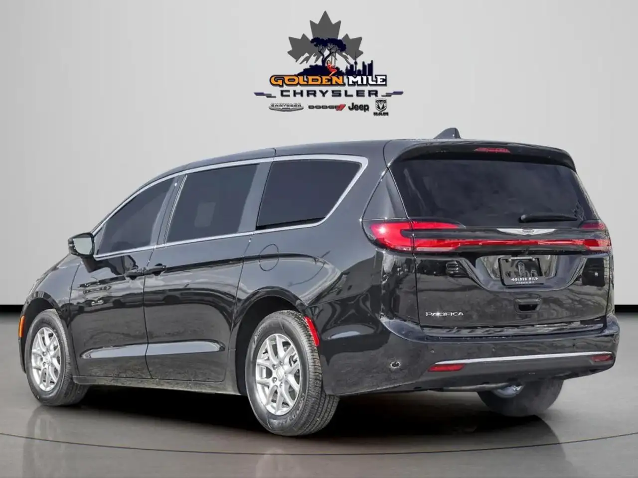 Chrysler Pacifica photo Chrysler Pacifica