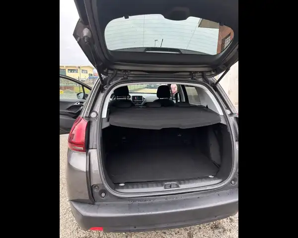 Peugeot 2008 view 6