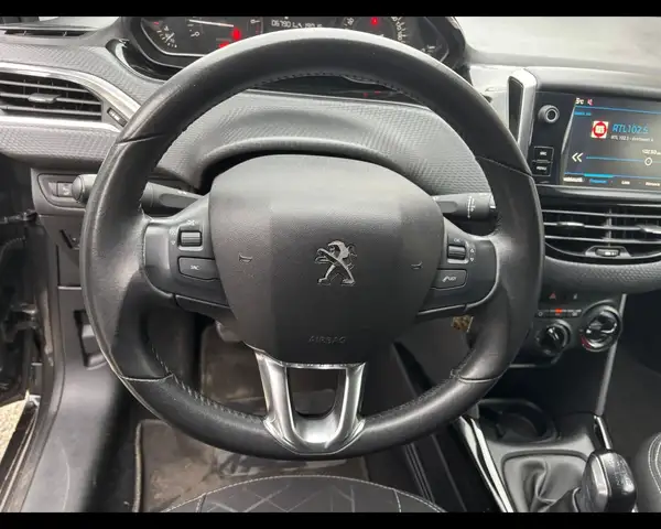 Peugeot 2008 view 11