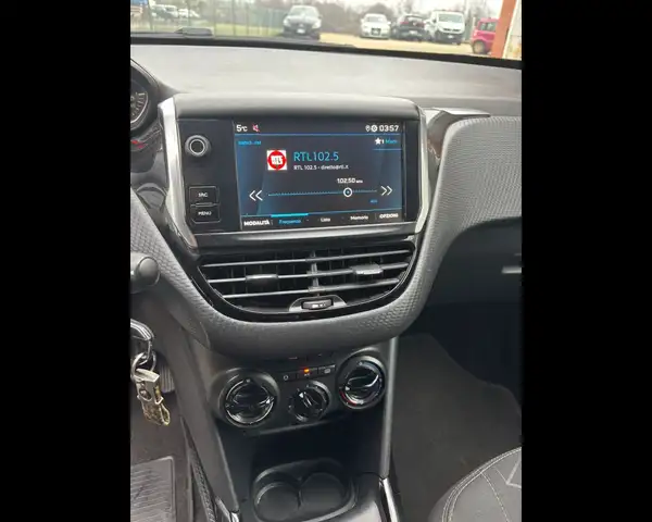 Peugeot 2008 view 7