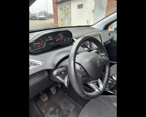 Peugeot 2008 view 14