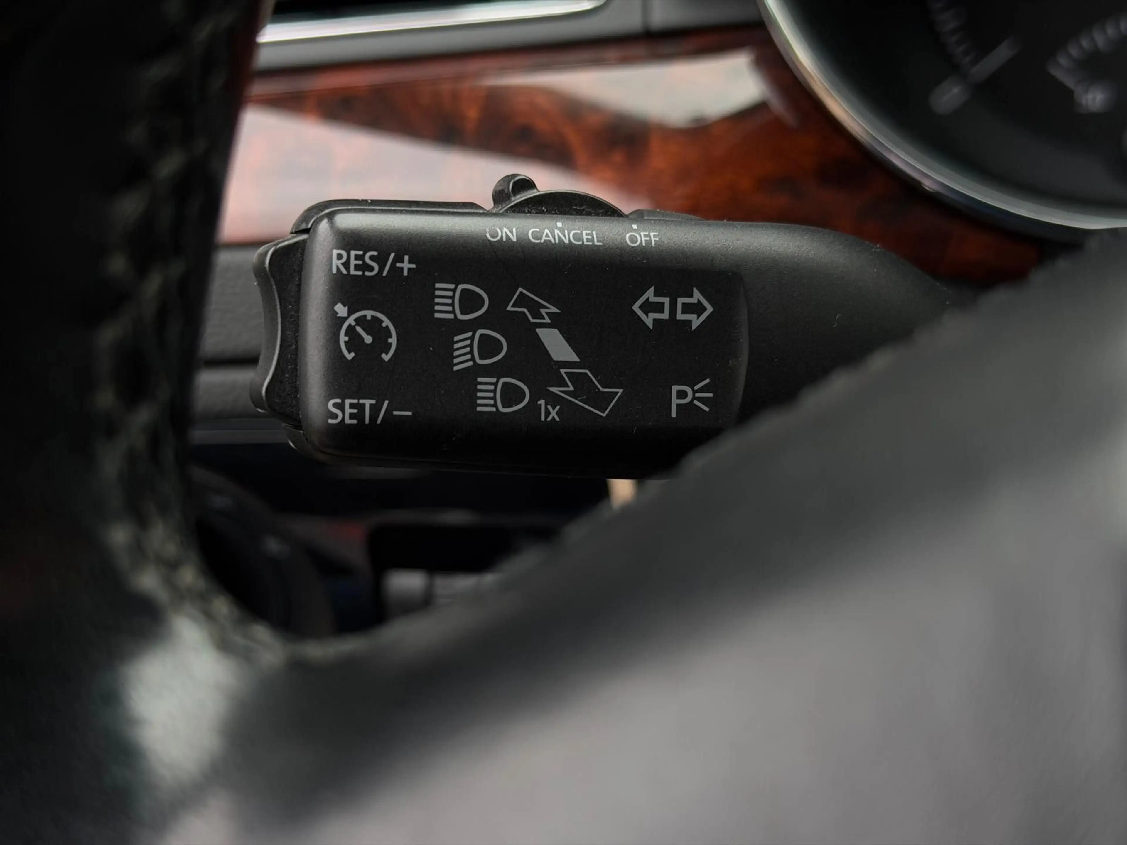 Skoda Superb Combi Elegance 1.HAND/XENON/SHZ/PARK/TEMP — photo 13