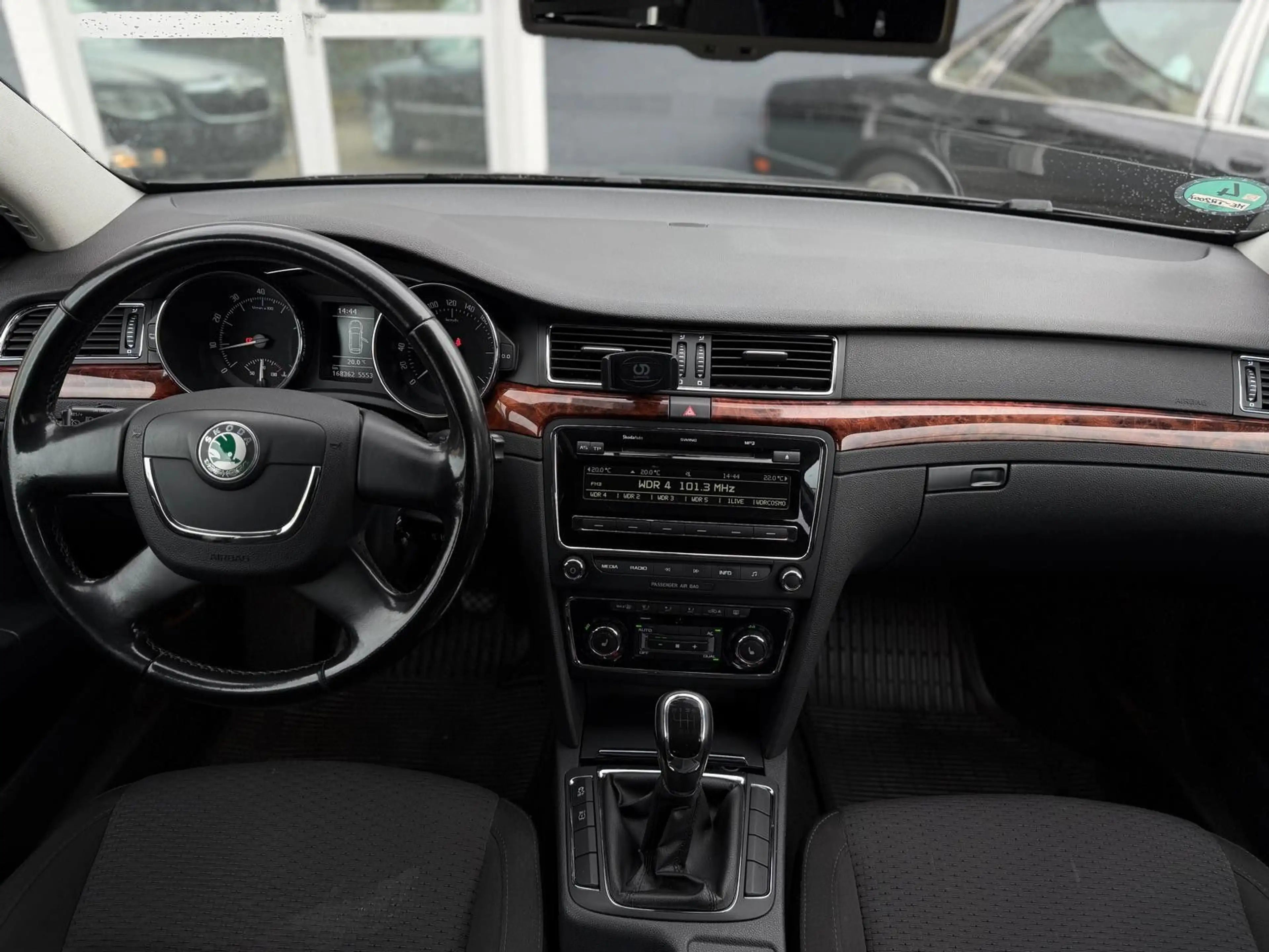 Skoda Superb Combi Elegance 1.HAND/XENON/SHZ/PARK/TEMP — photo 10