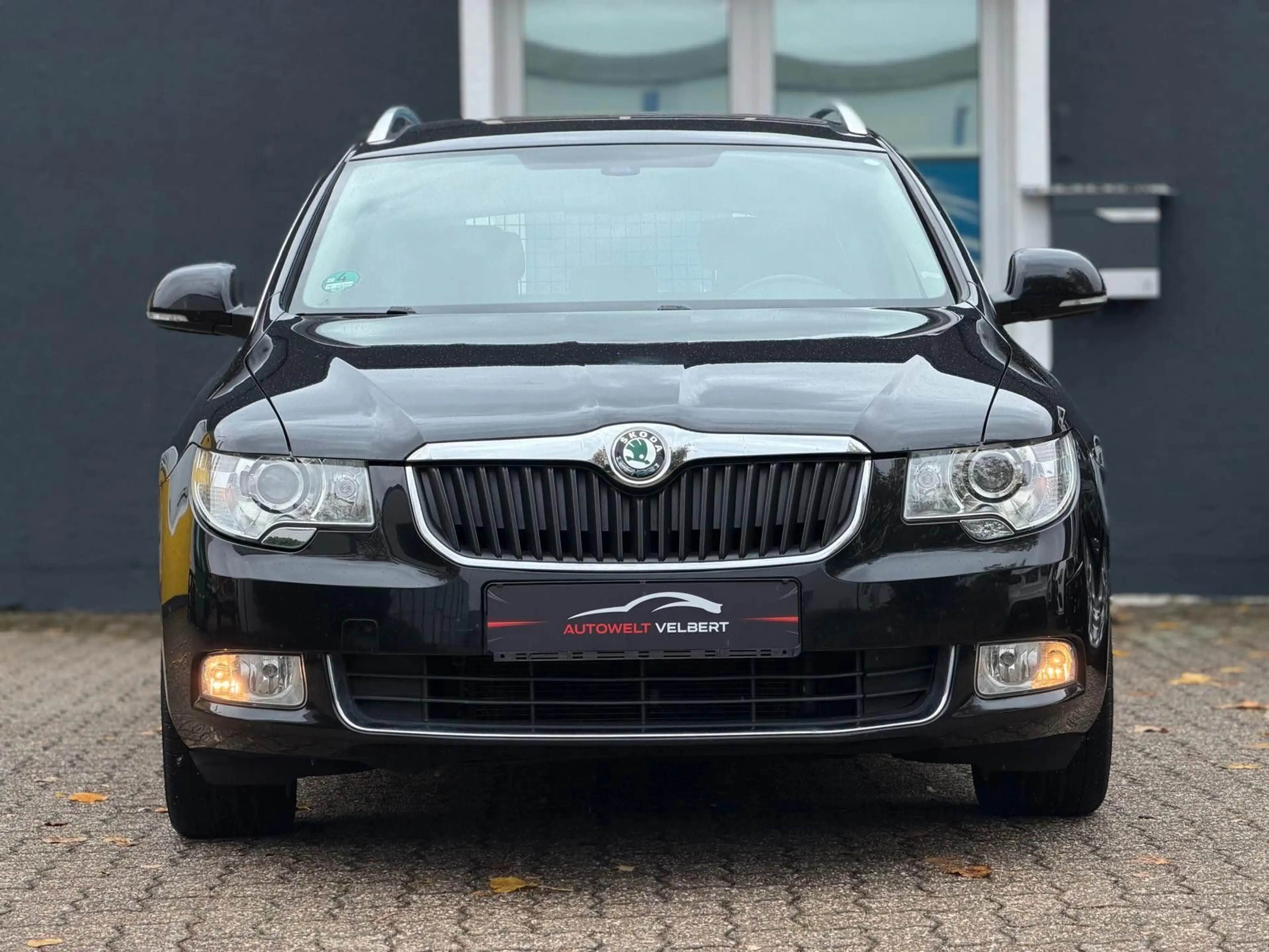 Skoda Superb Combi Elegance 1.HAND/XENON/SHZ/PARK/TEMP — photo 2