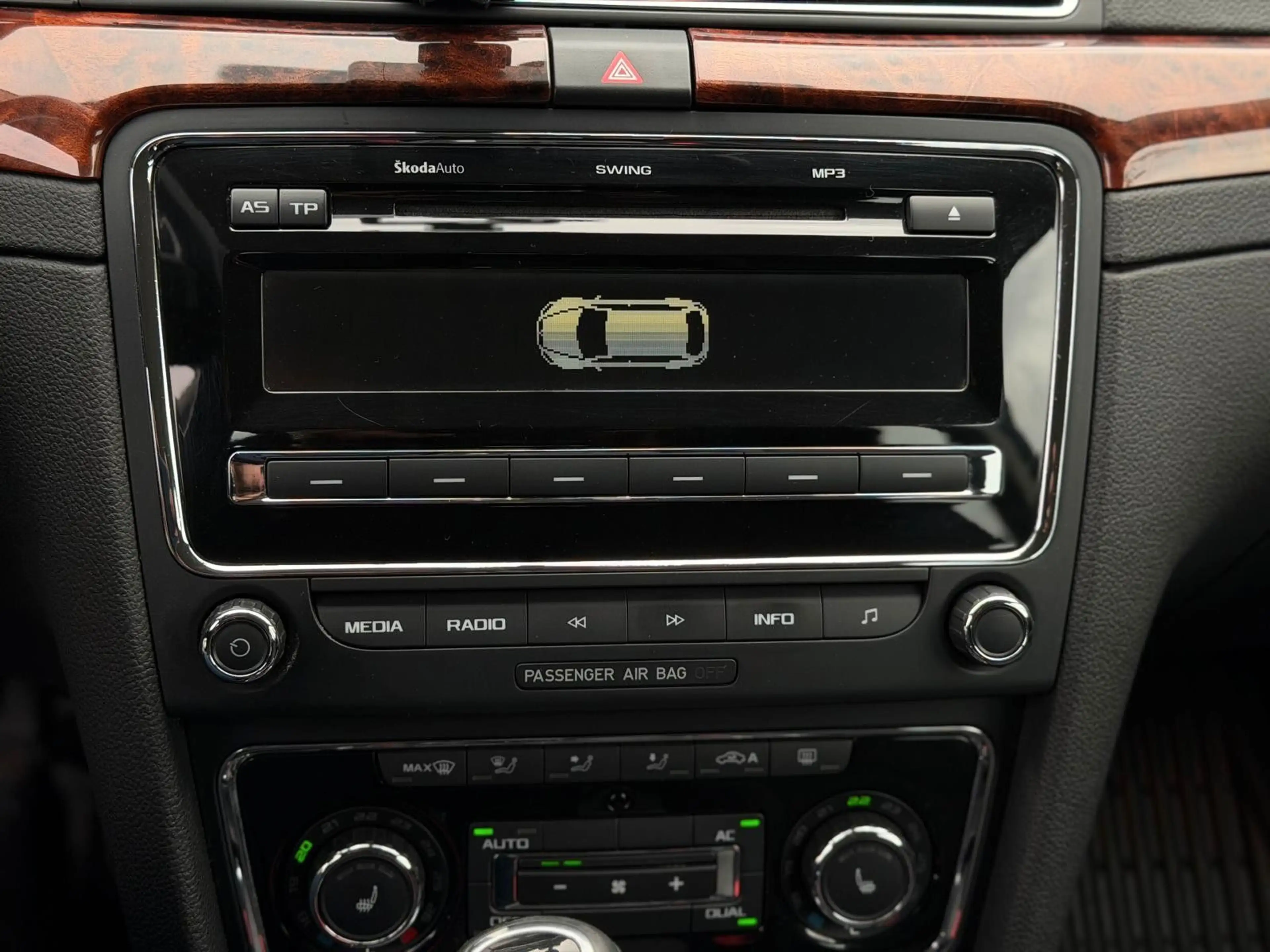 Skoda Superb Combi Elegance 1.HAND/XENON/SHZ/PARK/TEMP — photo 14